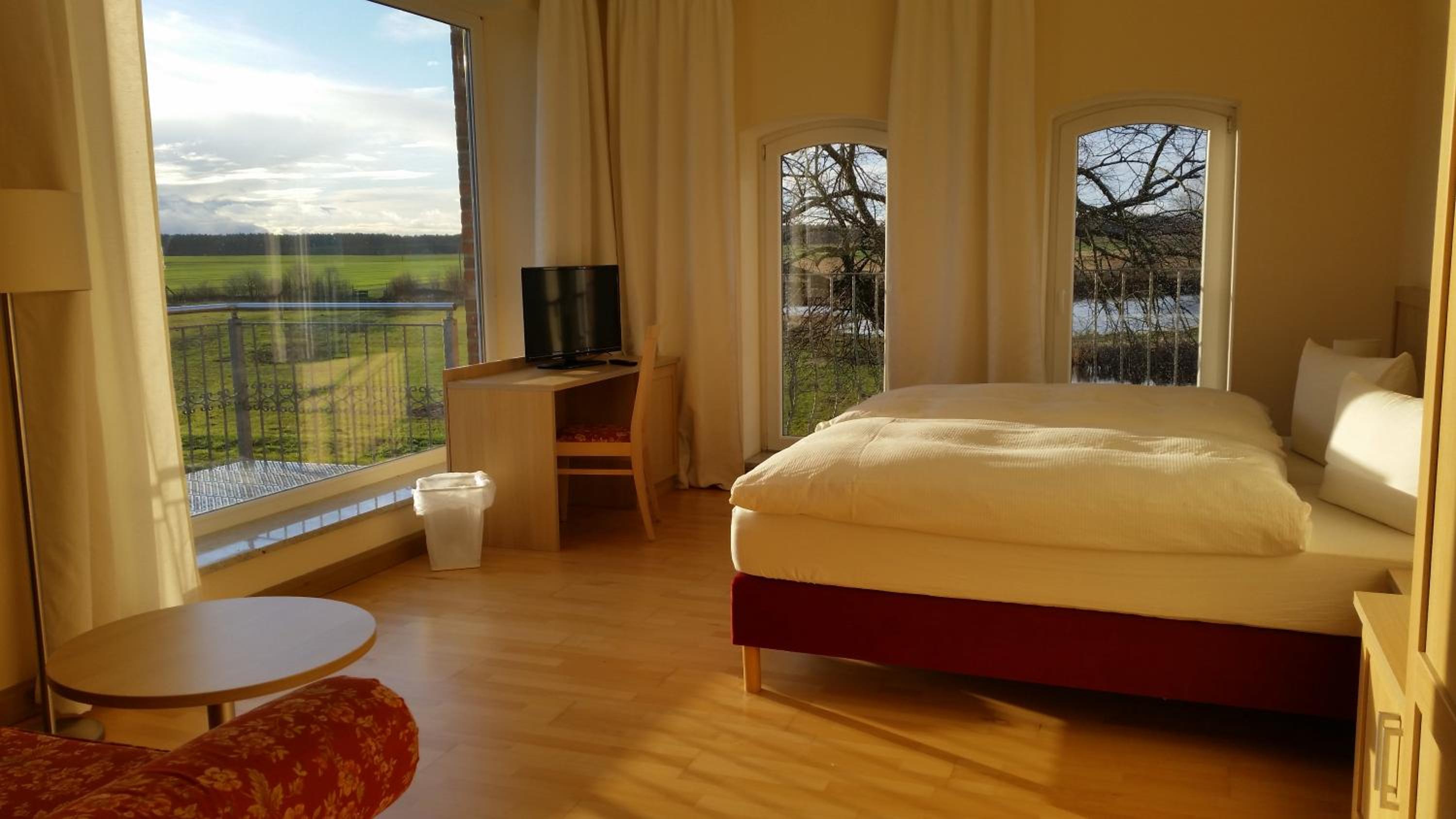Deluxe Room - Photo 6