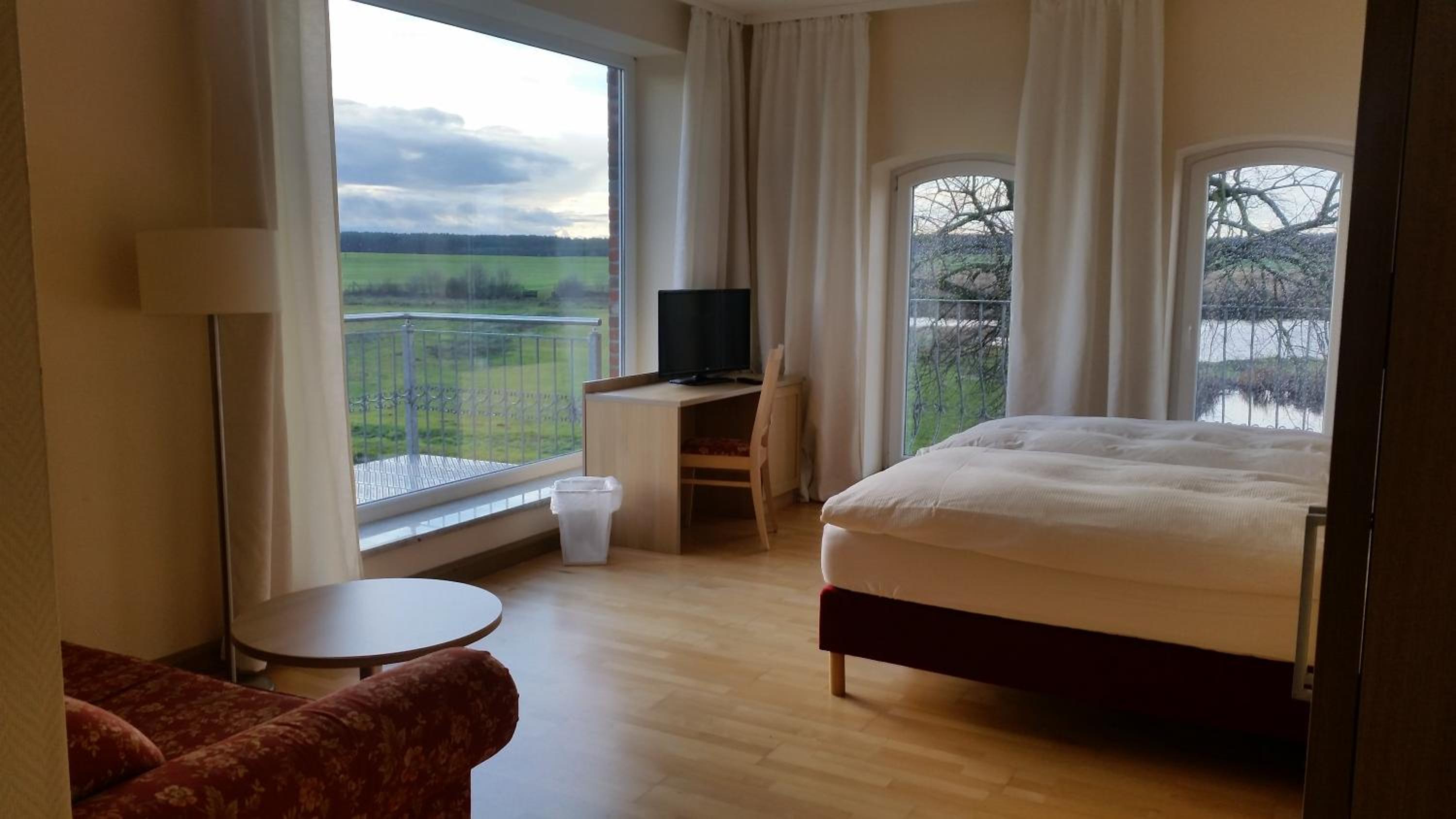 Deluxe Room - Photo 3