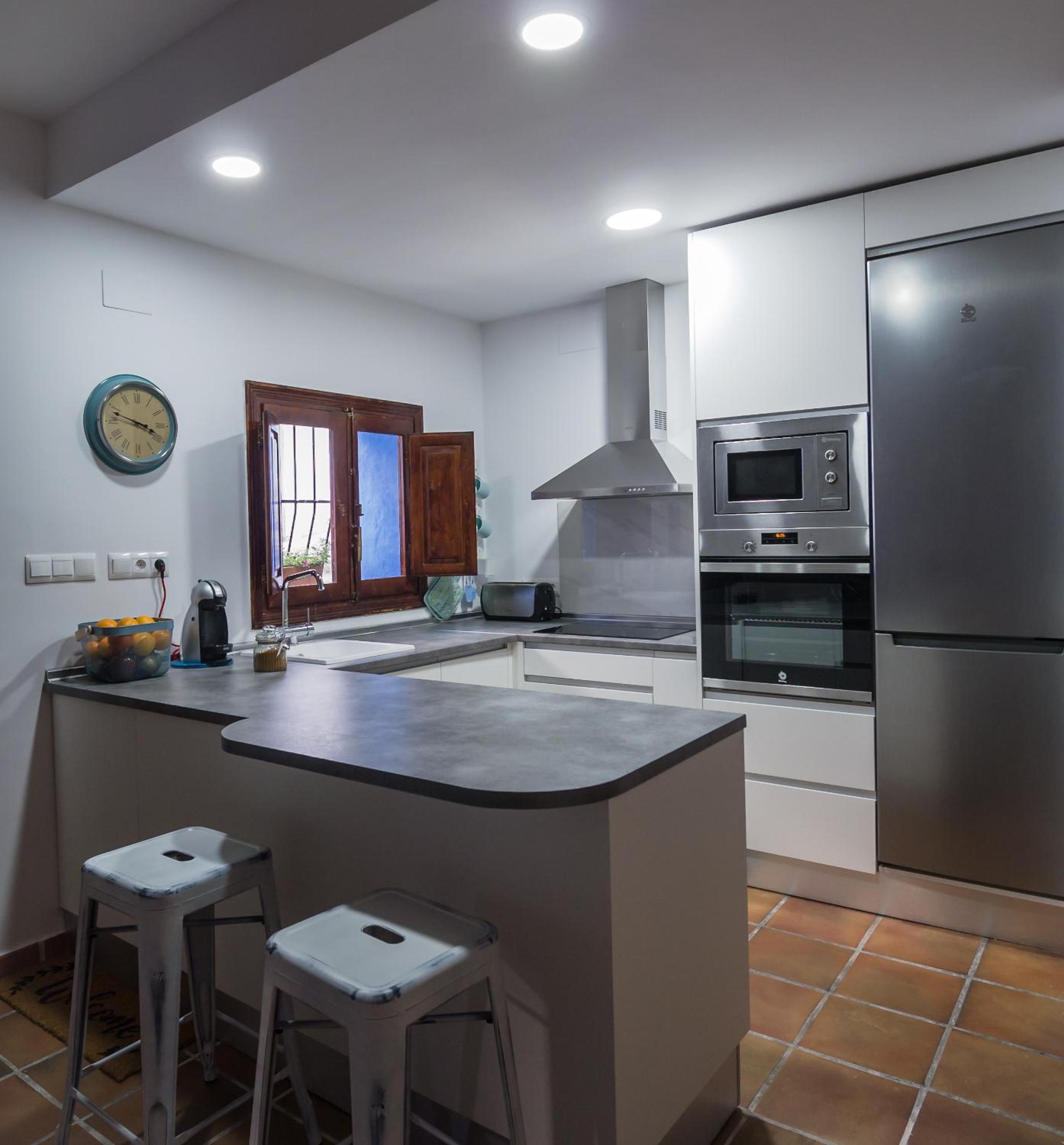 Three-Bedroom House - Photo 10
