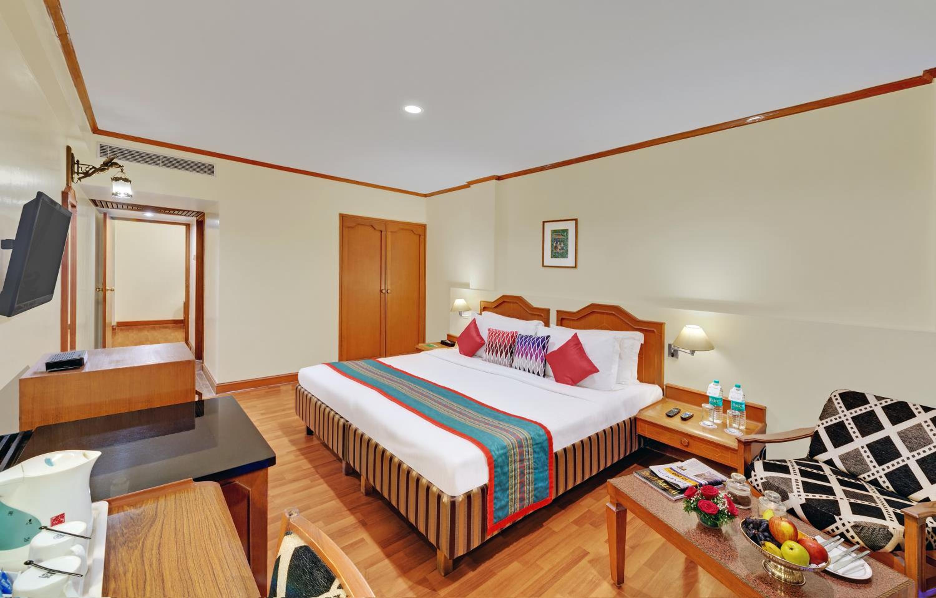 Executive Suite - Photo 7
