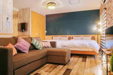 One-Bedroom Apartment - Photo 1