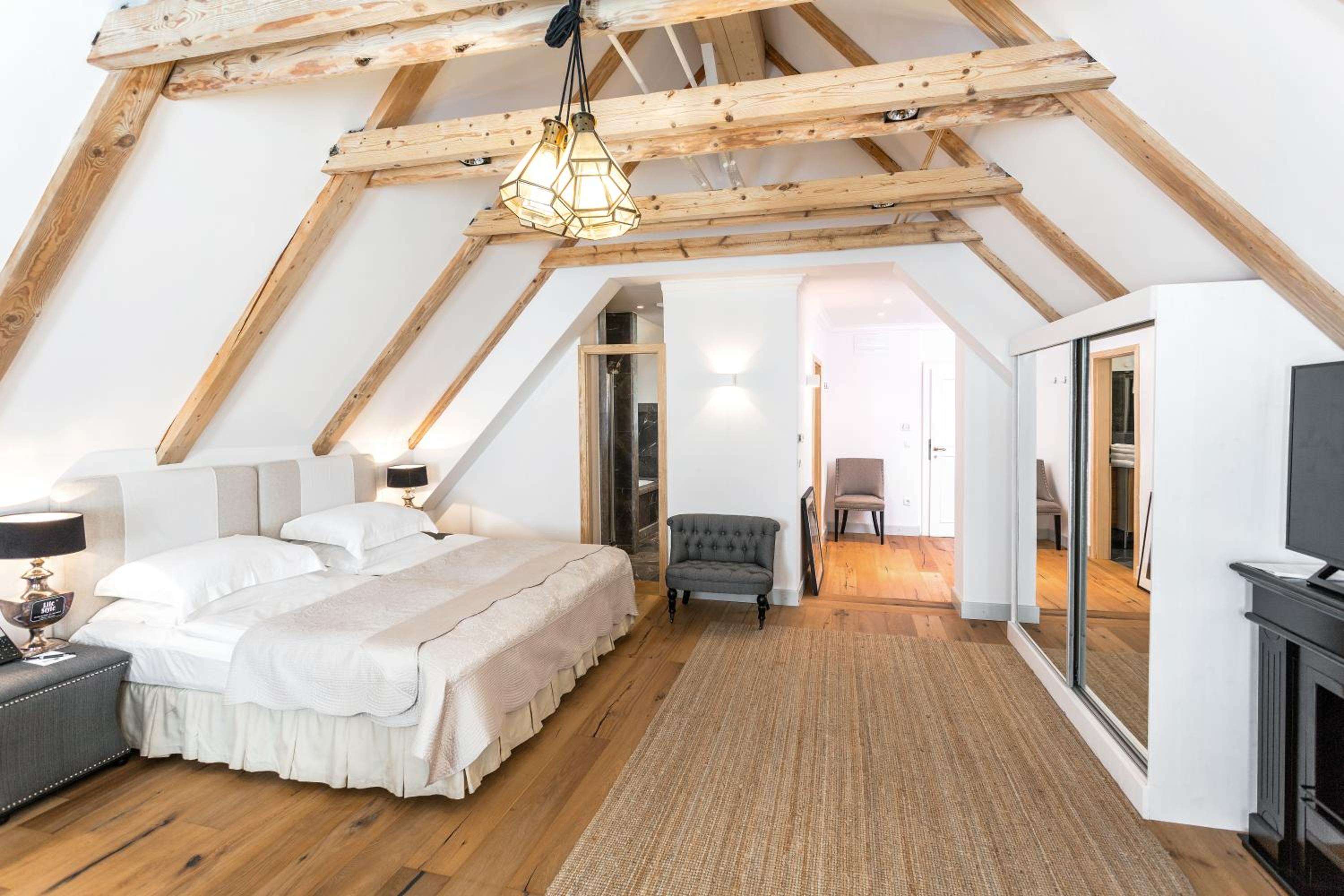 Loft Suite - Photo 5