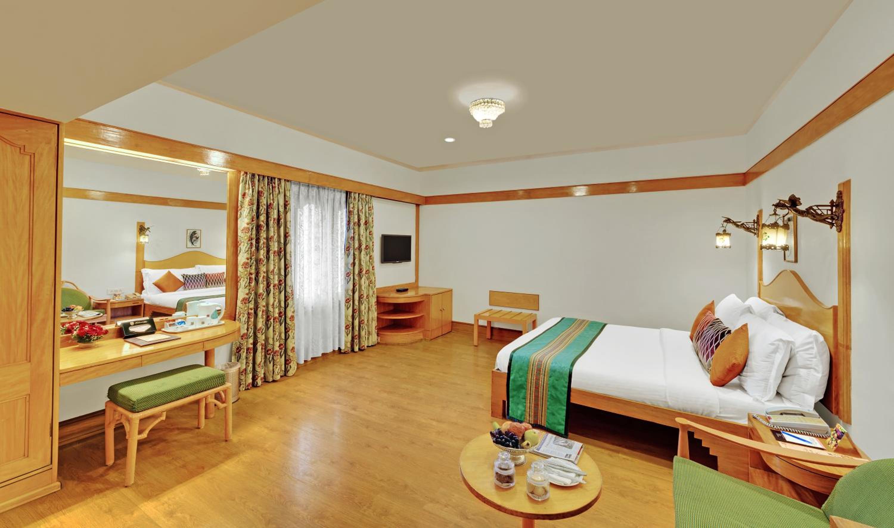 Executive Suite - Photo 2