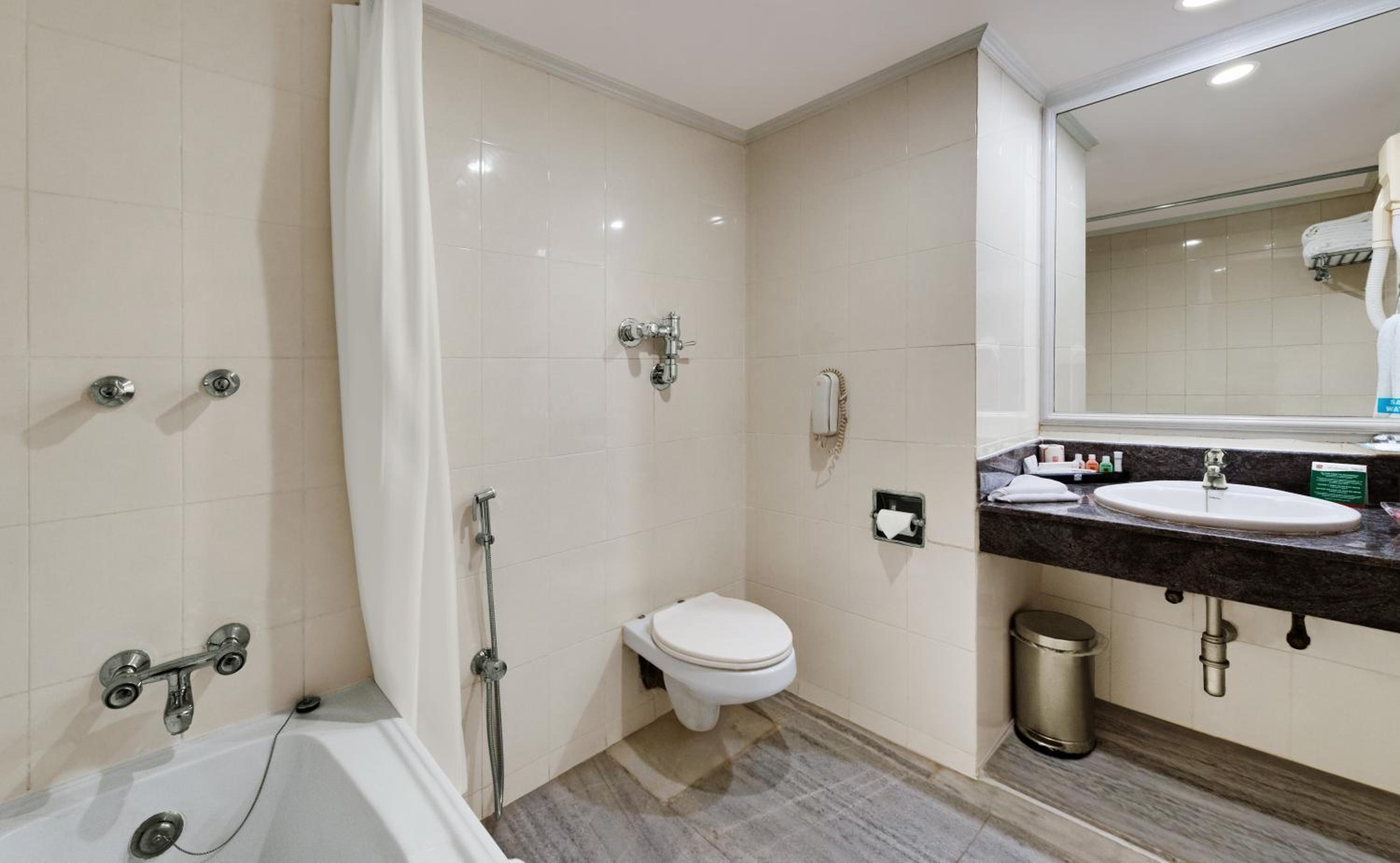 Executive Suite - Photo 8