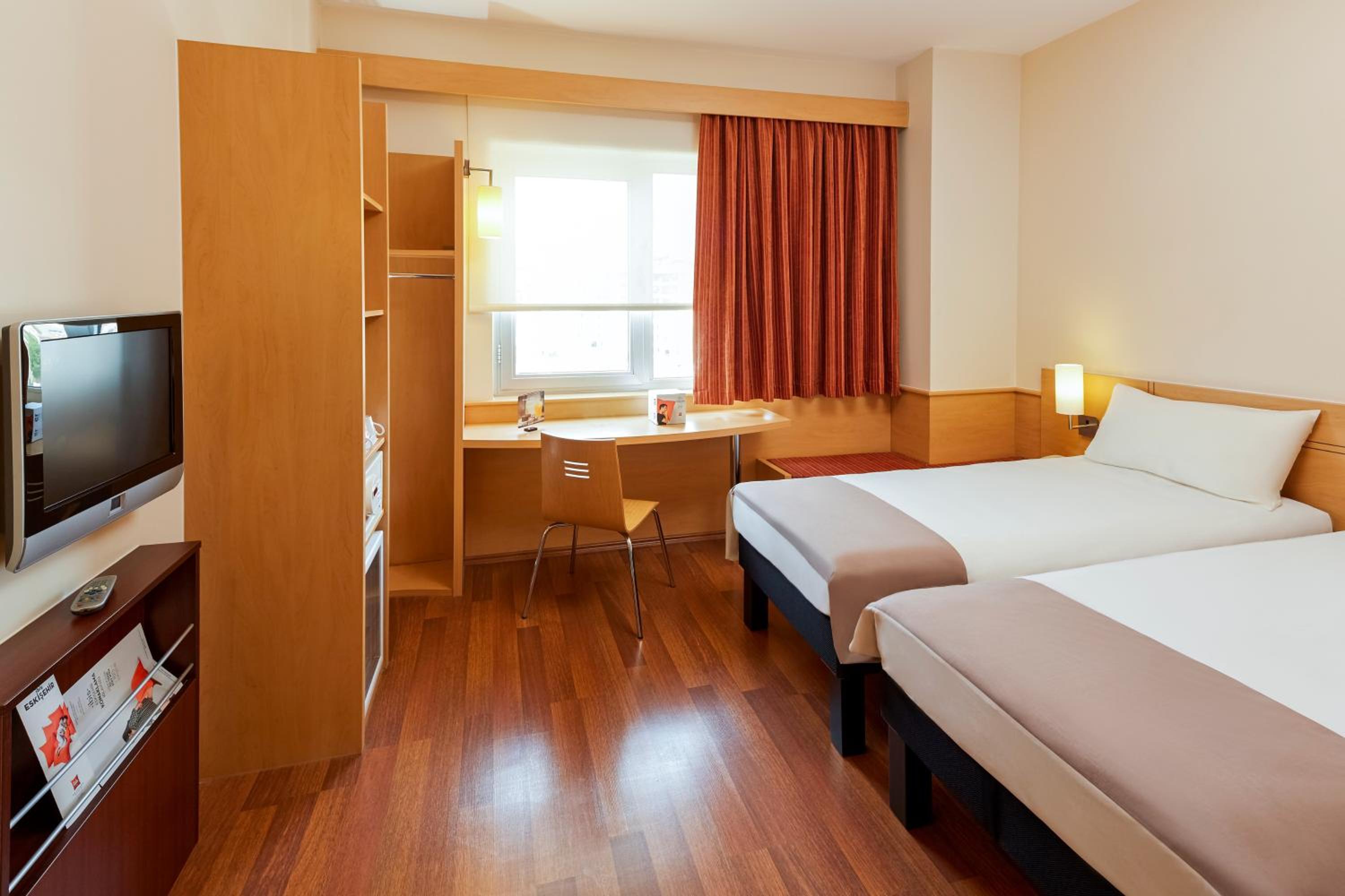 Standard Room with Two Single Beds photo 2