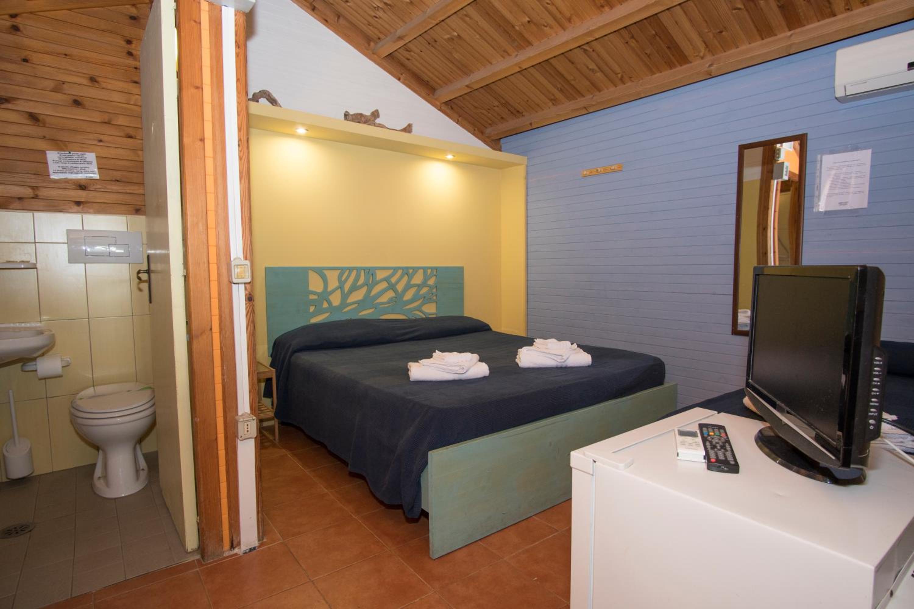 Bungalow (2 Adults)