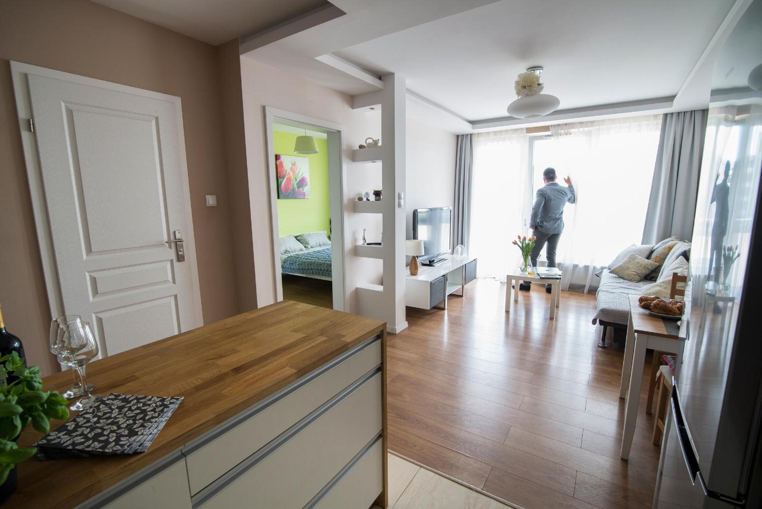 One-Bedroom Apartment - Photo 12