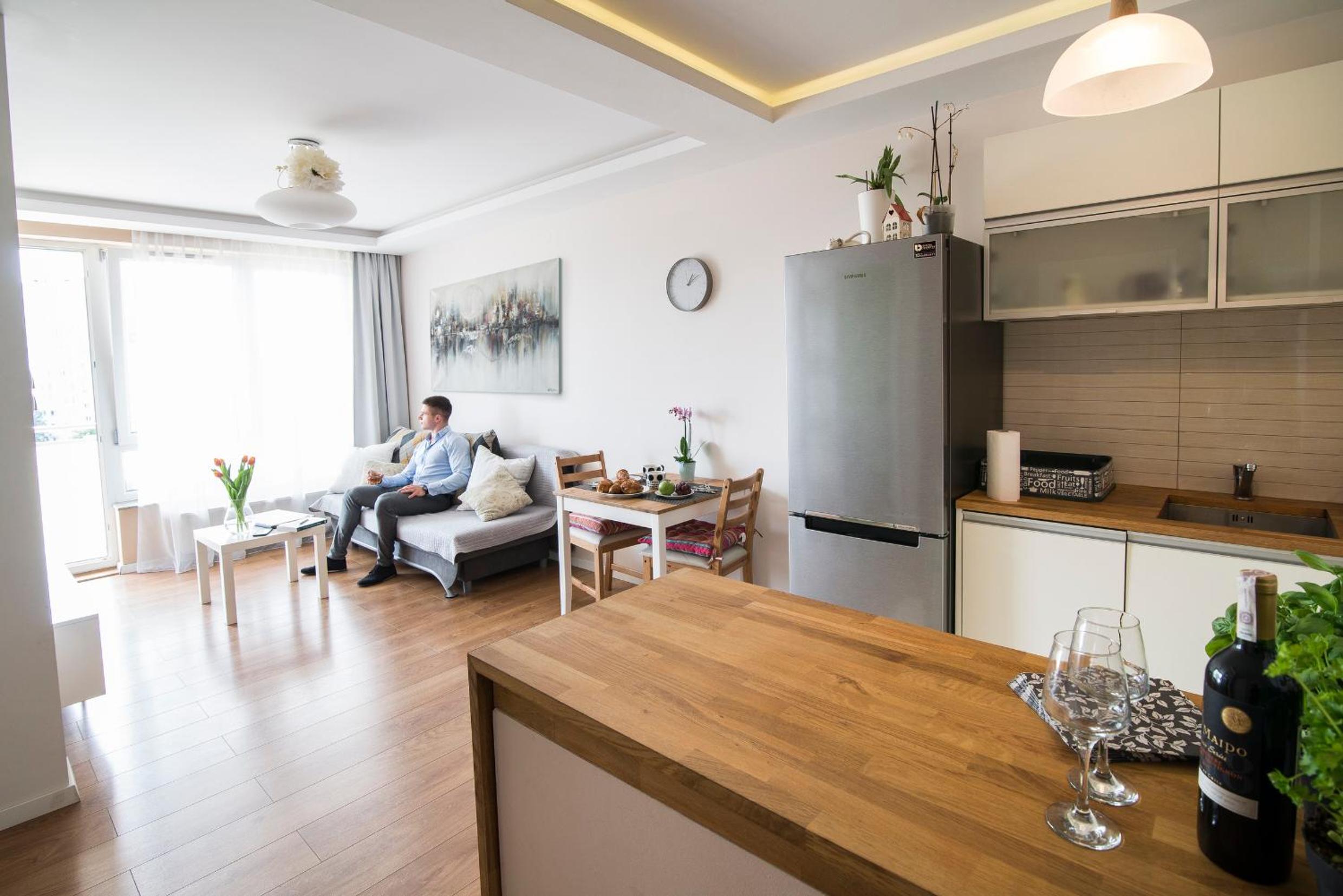 One-Bedroom Apartment - Photo 2