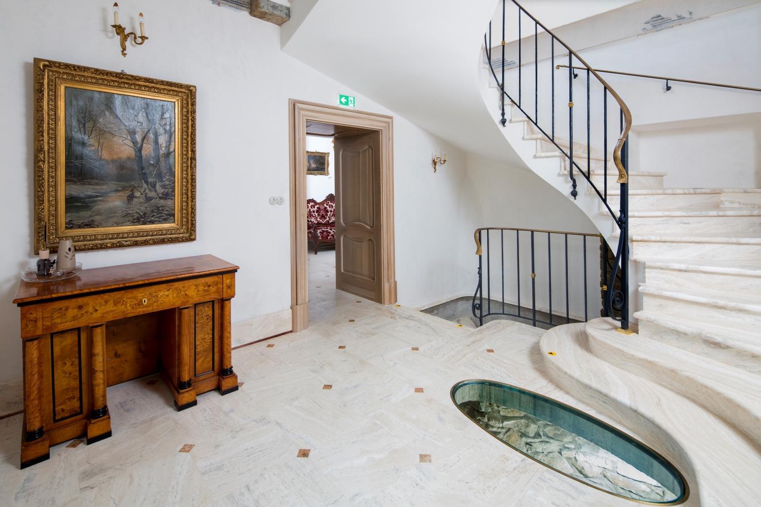 Apartment with Balcony - Photo 7