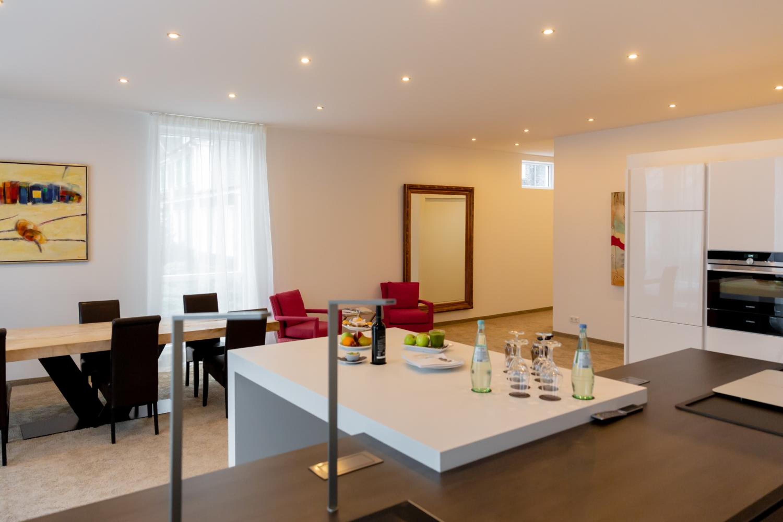 Suite - Photo 19