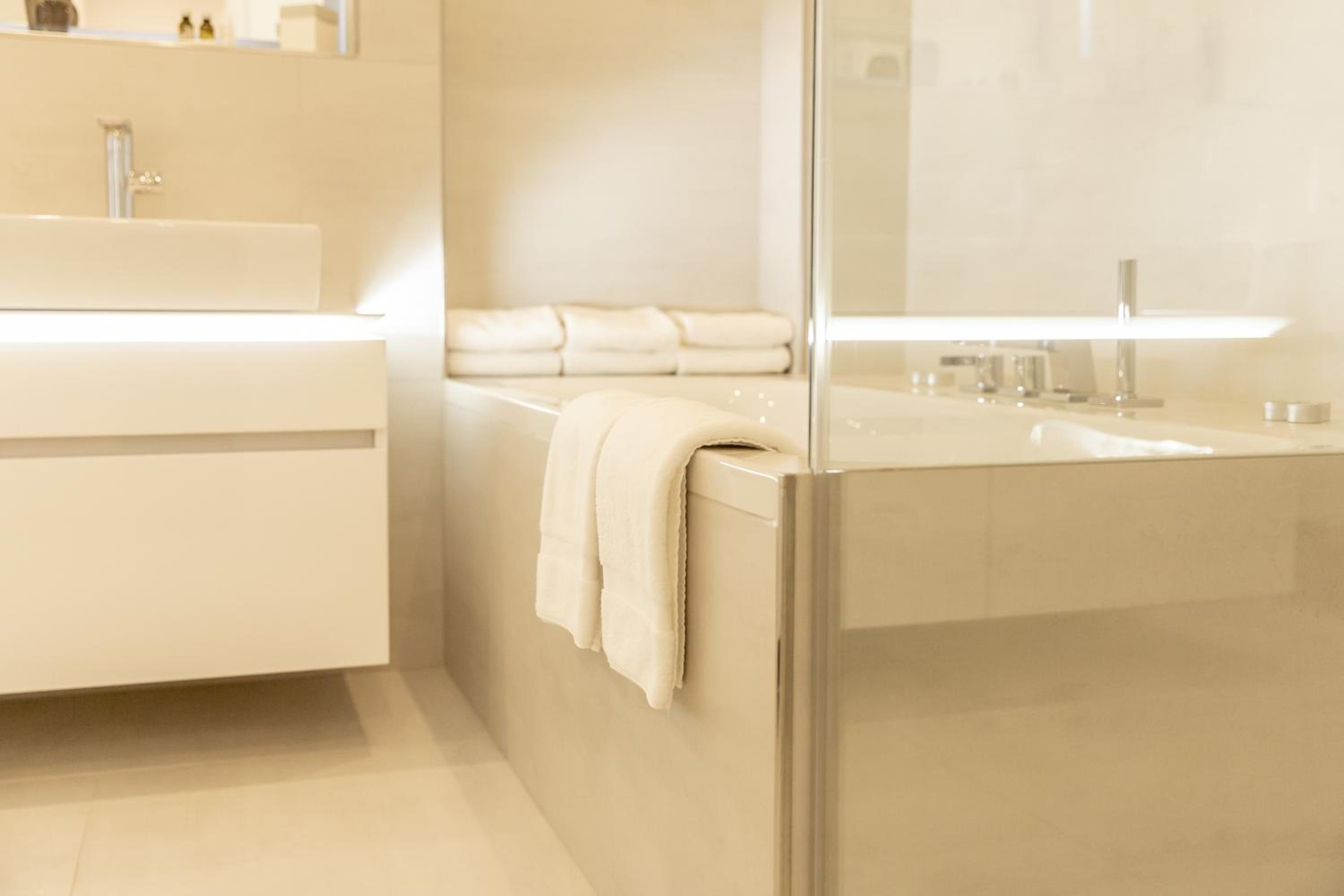 Suite - Photo 8