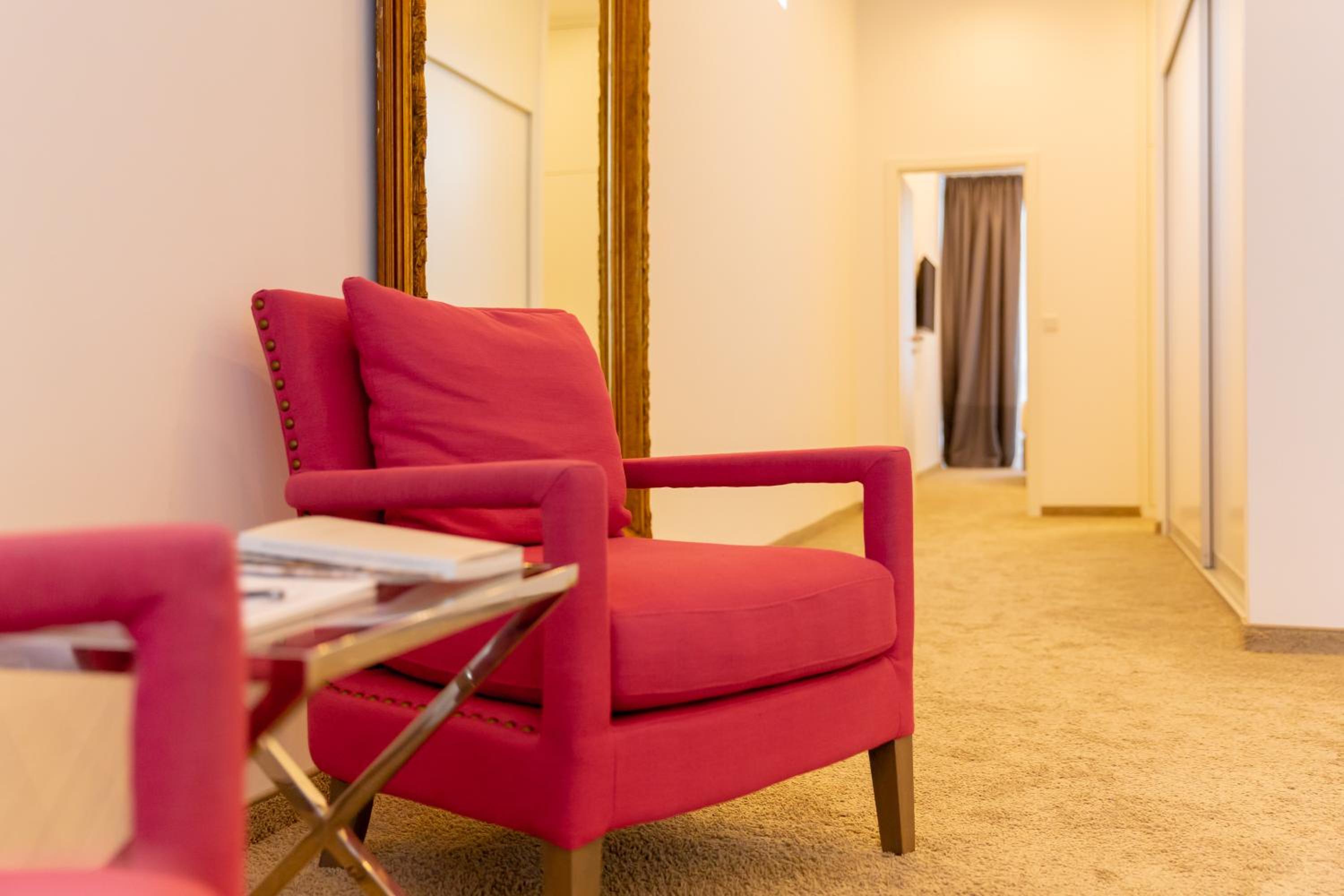 Suite - Photo 14