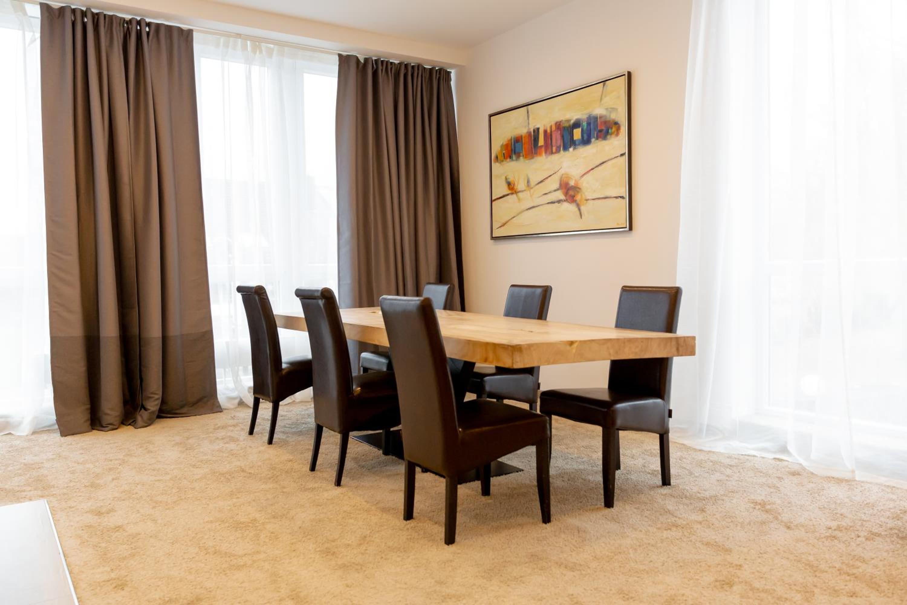 Suite - Photo 15