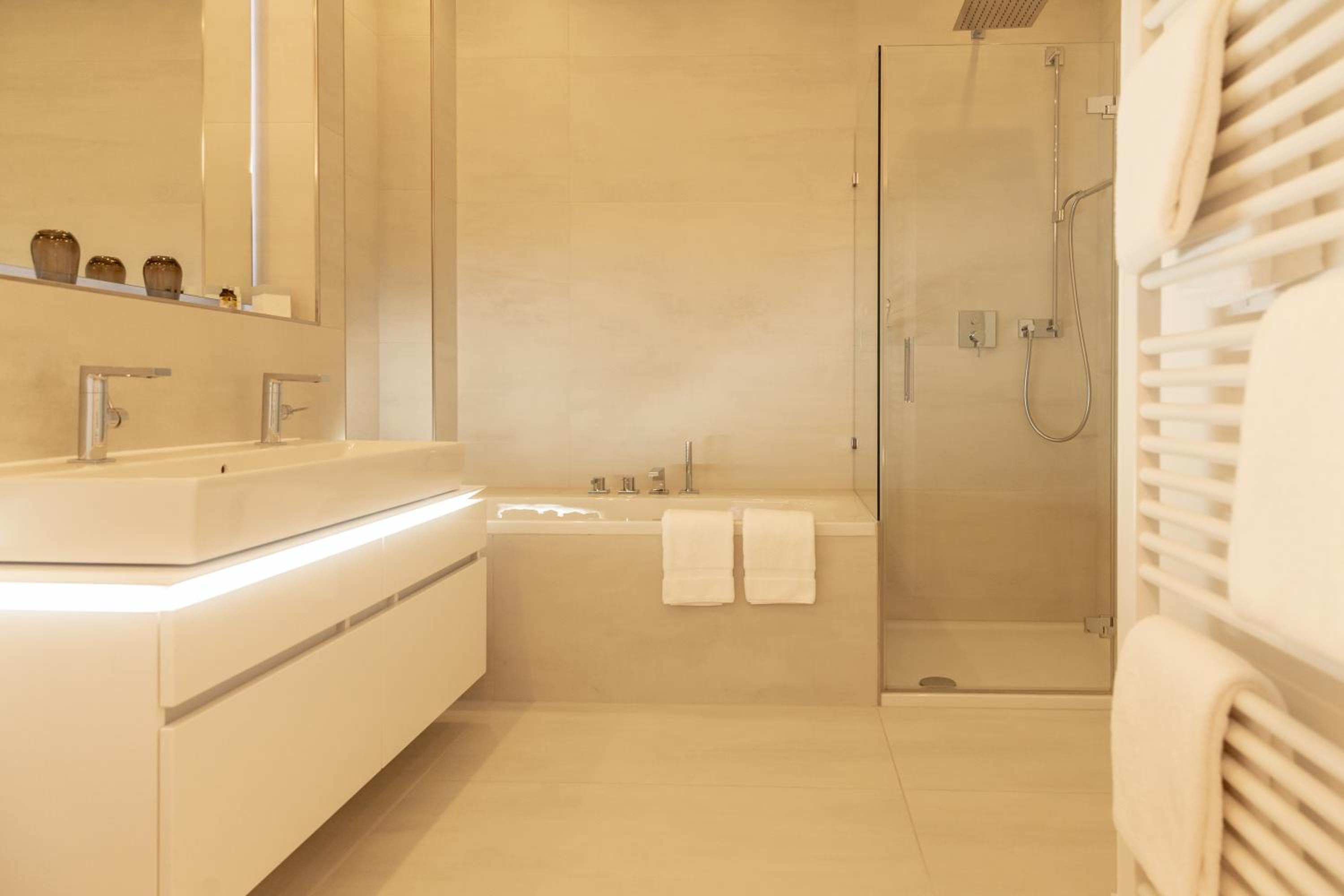 Suite - Photo 7