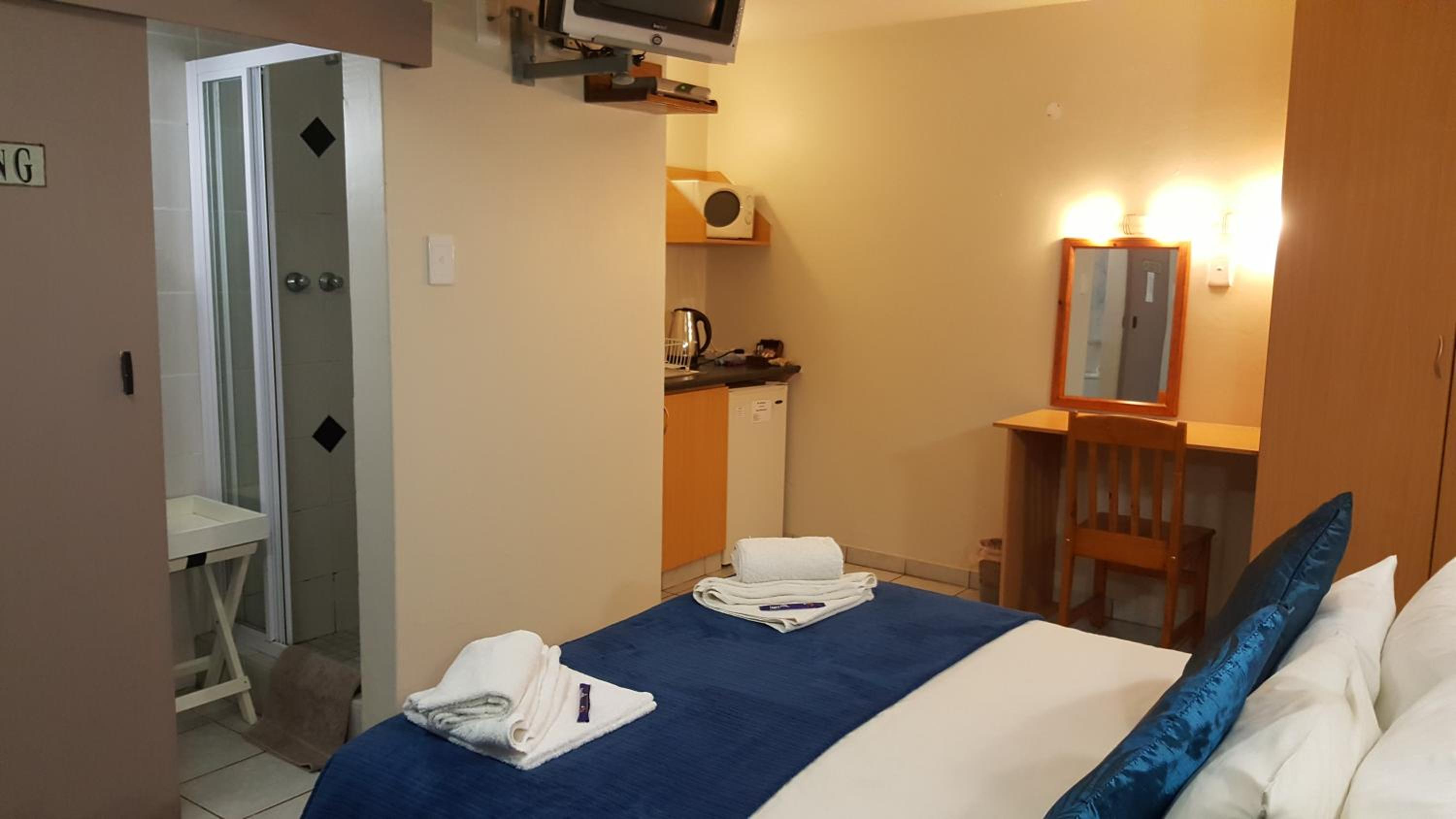 Double Room - Photo 9
