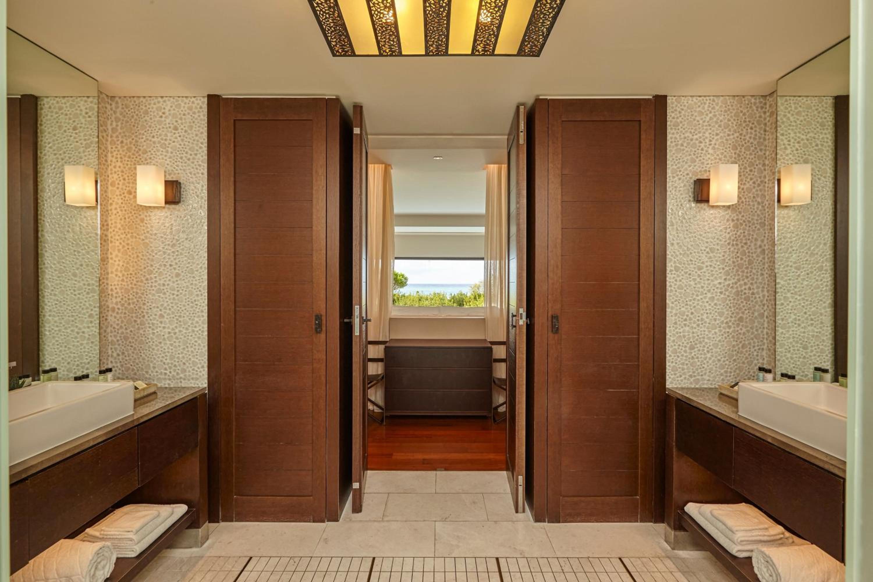 Premium Grand Infinity, 1 Bedroom Suite, 1 King, Seafront