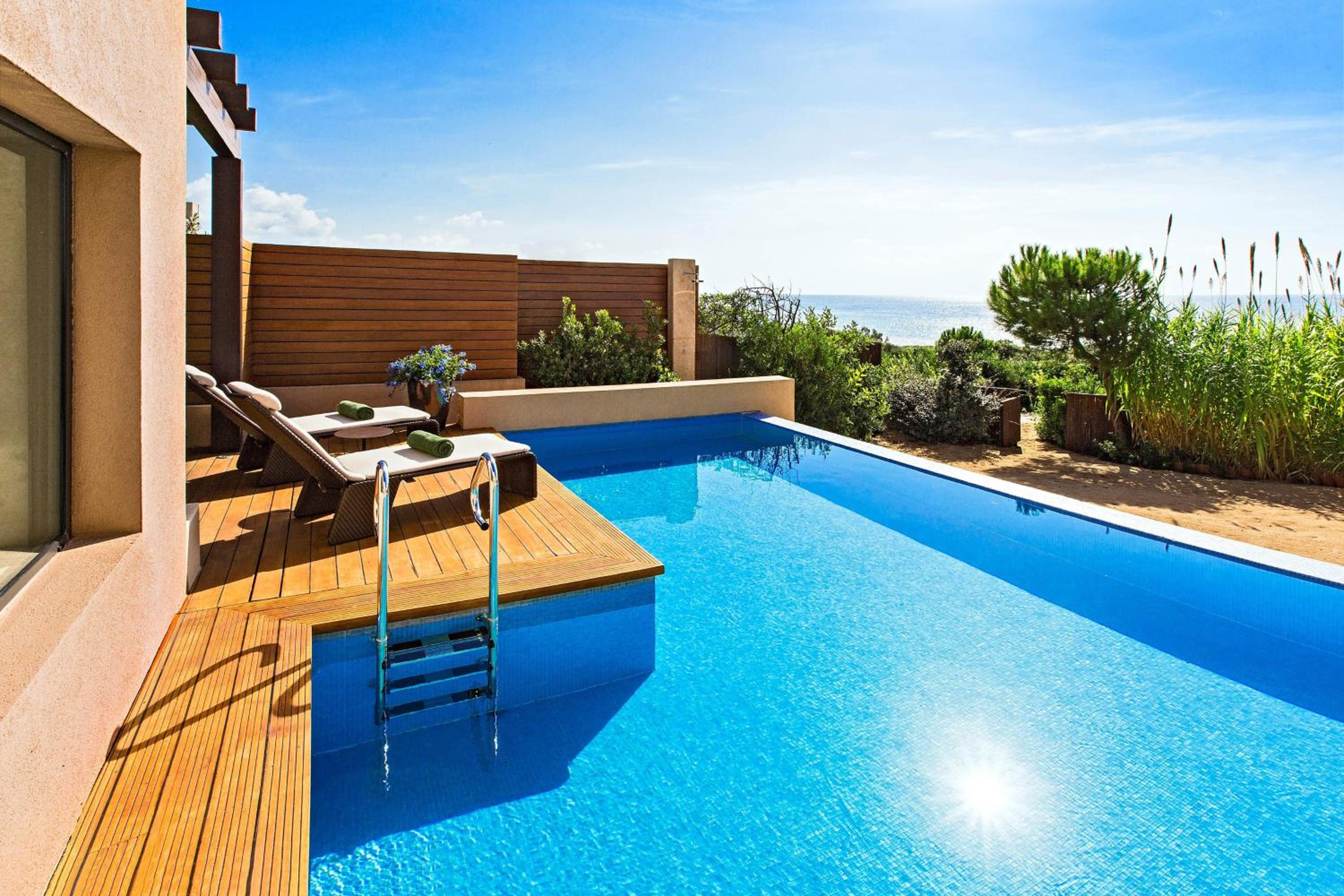 One-Bedroom Premium Suite - Beachfront