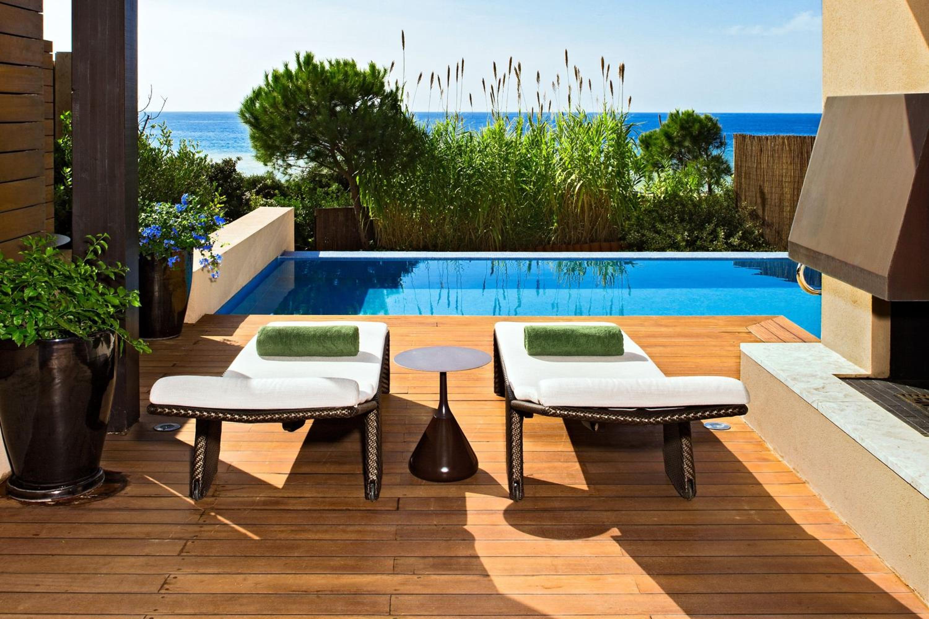 One-Bedroom Premium Suite - Beachfront