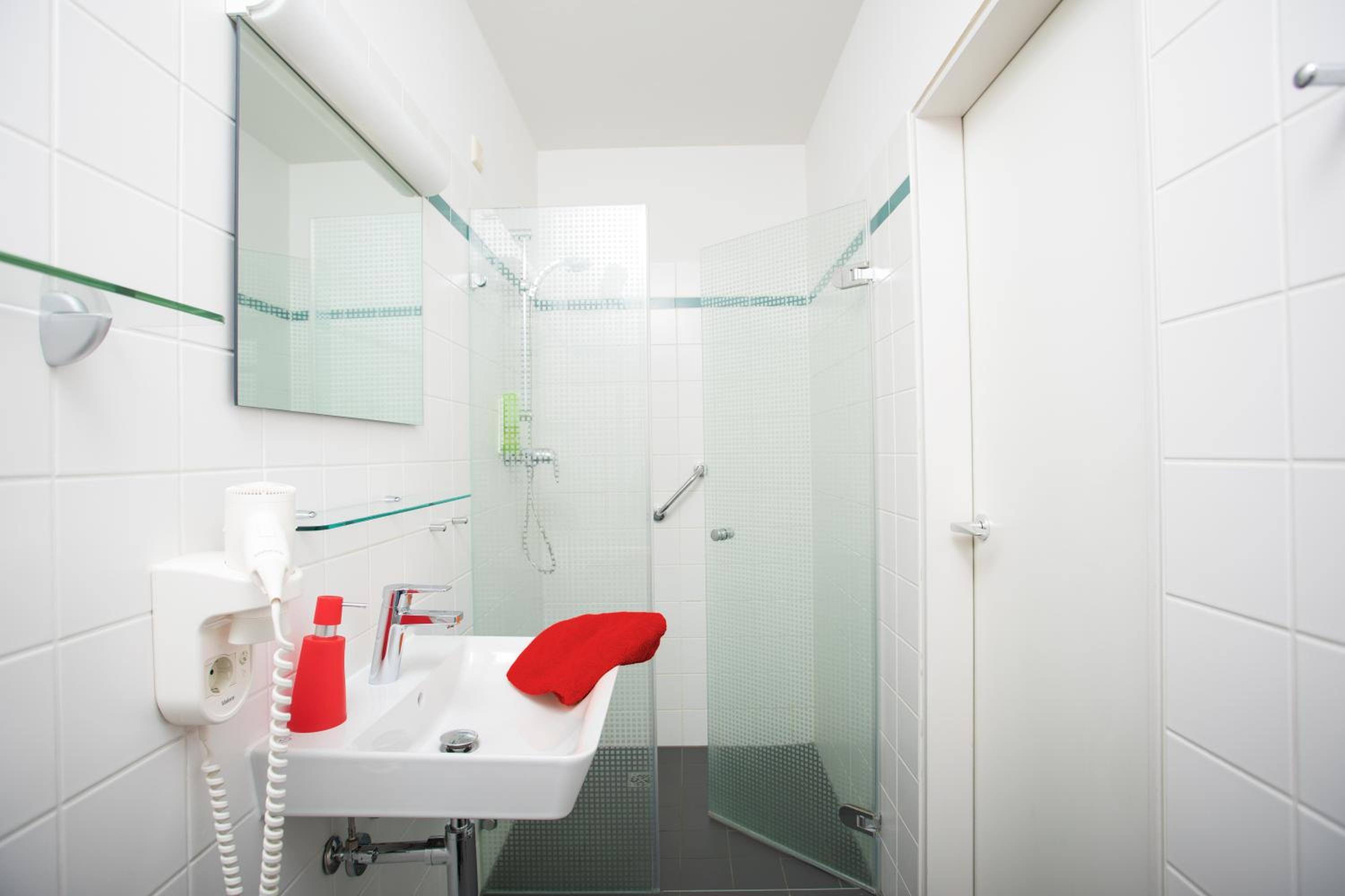  Double Room with Air-Conditioning - Photo 4