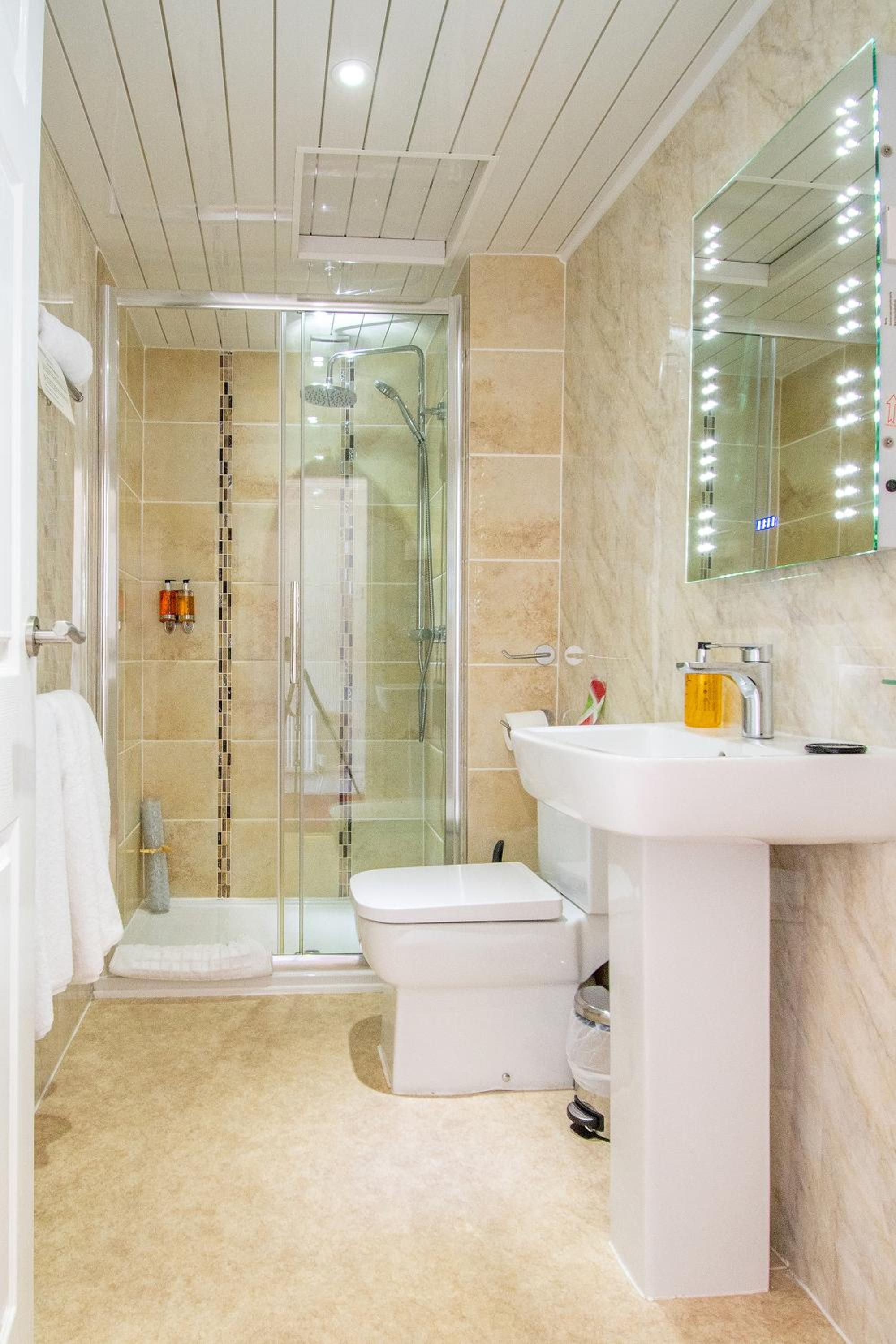 Superior Double Room with Sea View - Photo 9