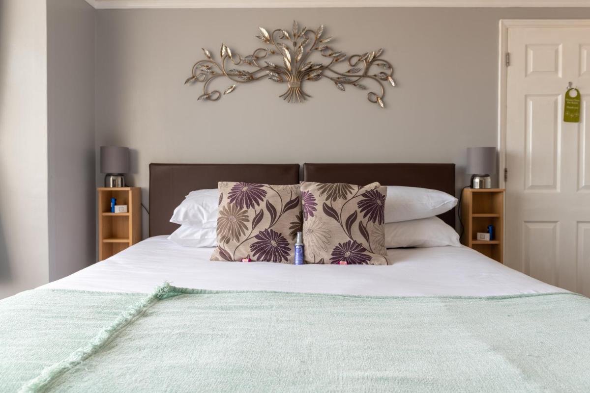 Double or Twin Room with Shower photo 2