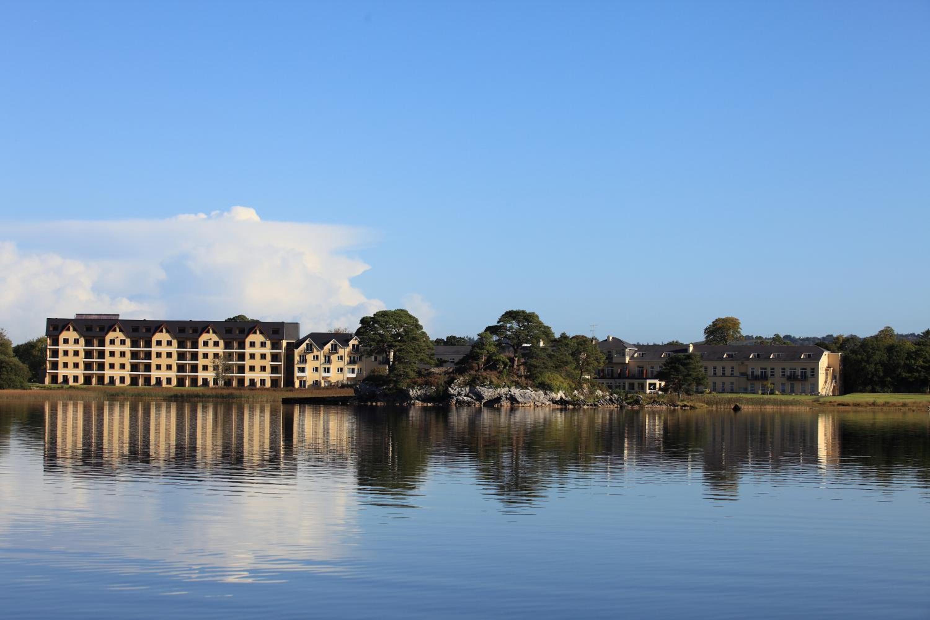 Double or Twin Room with Lake View photo 2
