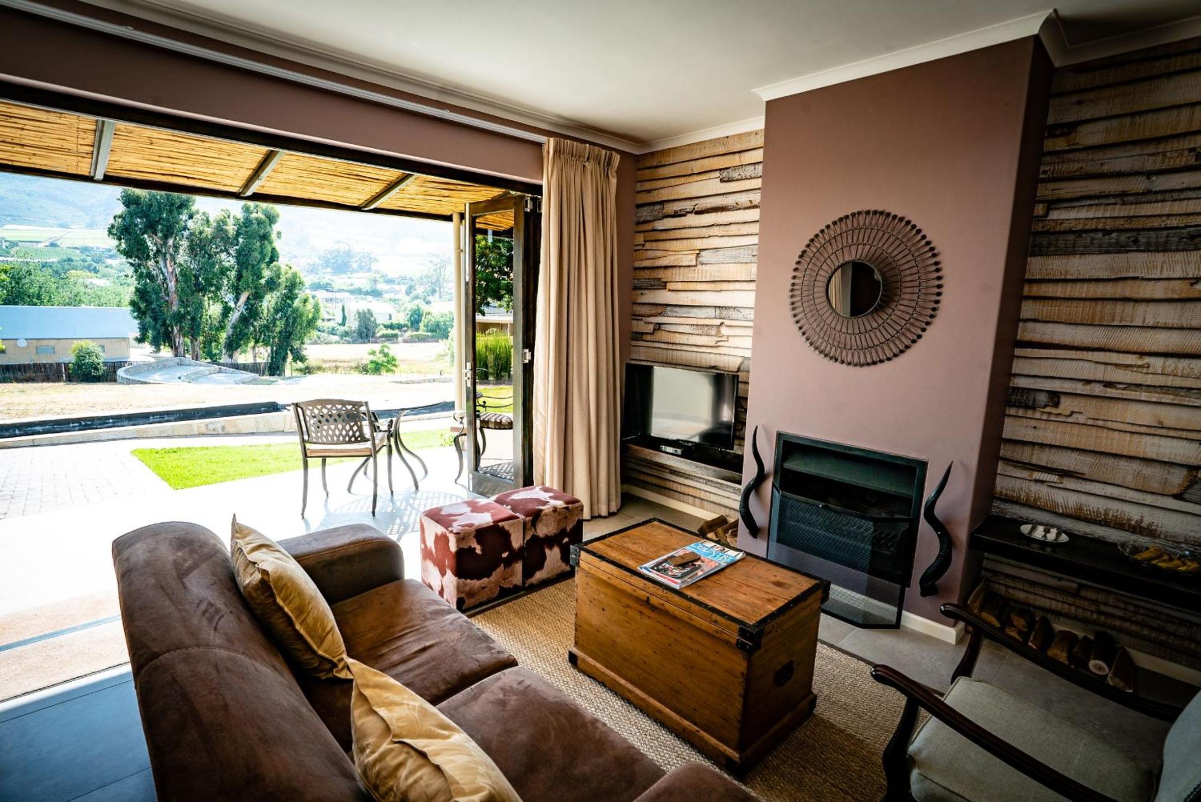 King Suite with Mountain View