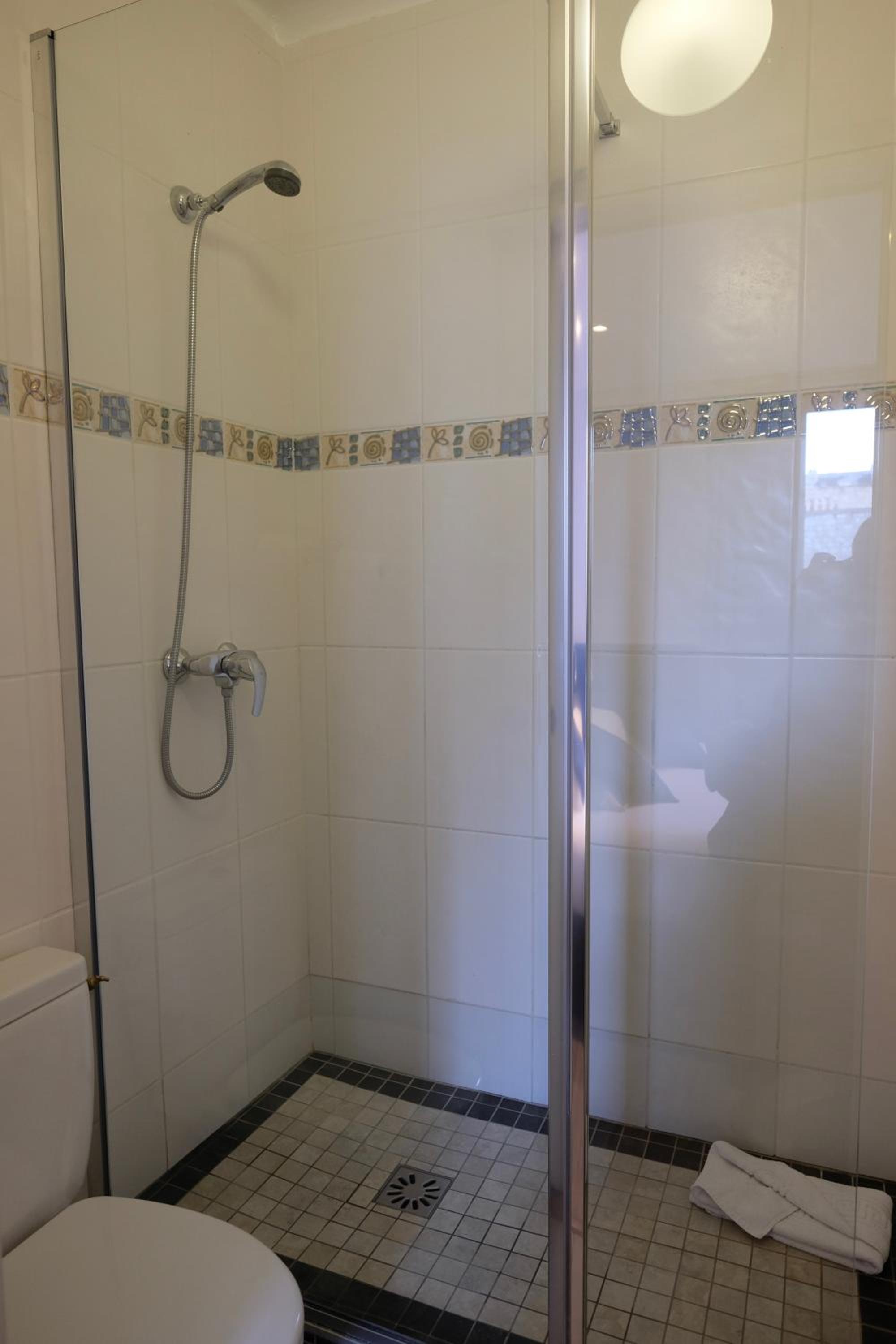 Double Room with Shower — the supplier's photographs — photo 4