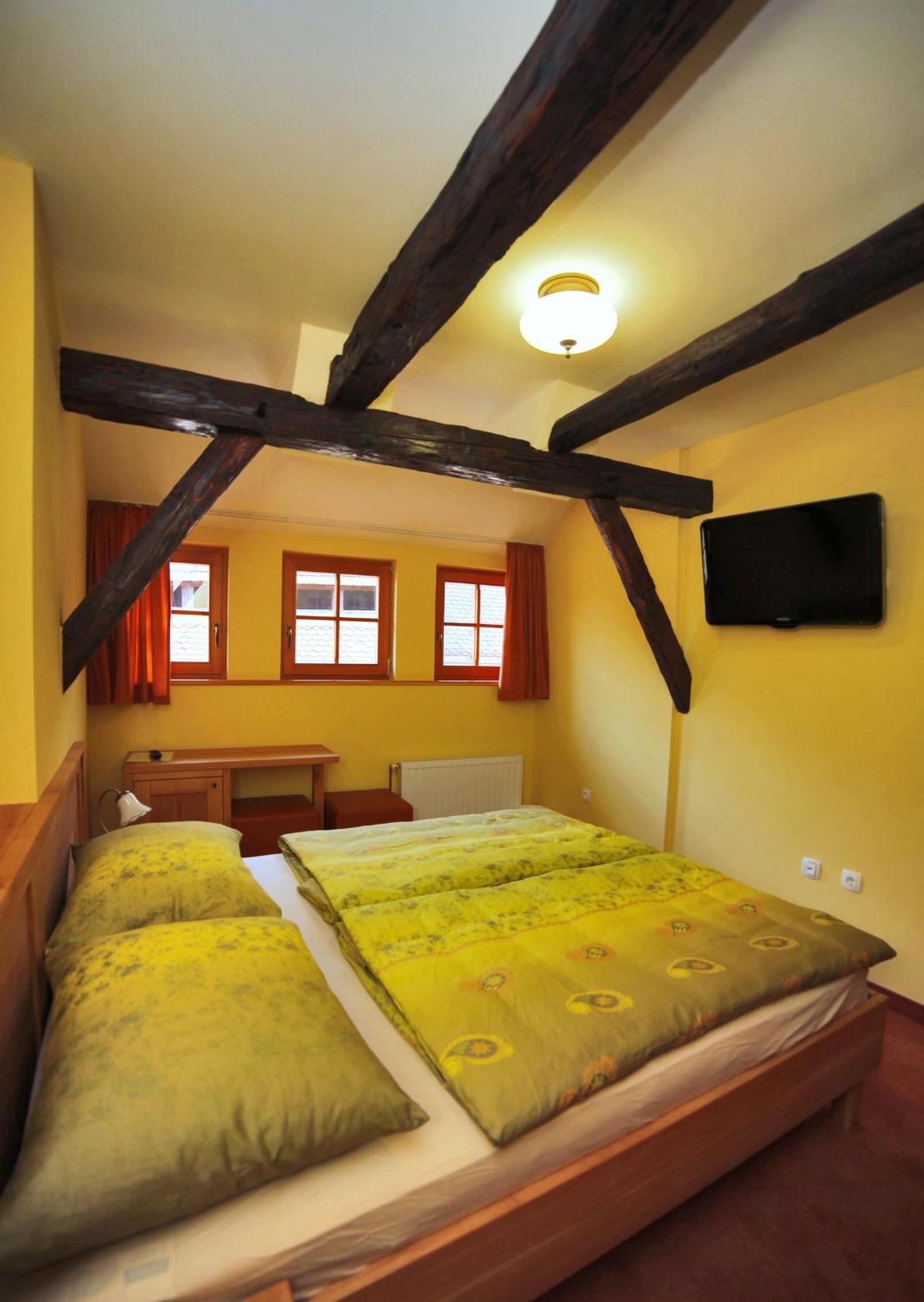 Standard Double Room with River View - Photo 16