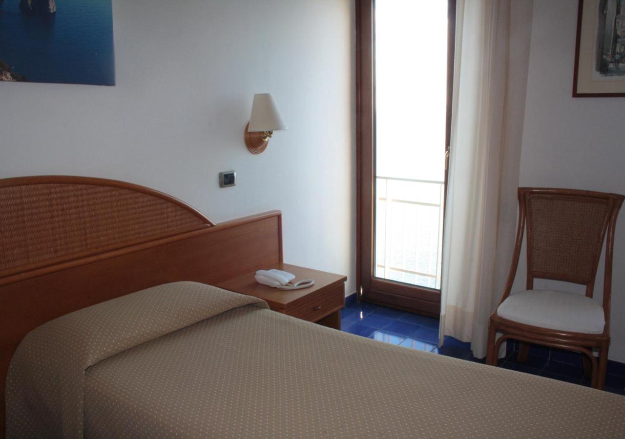 Single Room with Partial Sea View photo 2