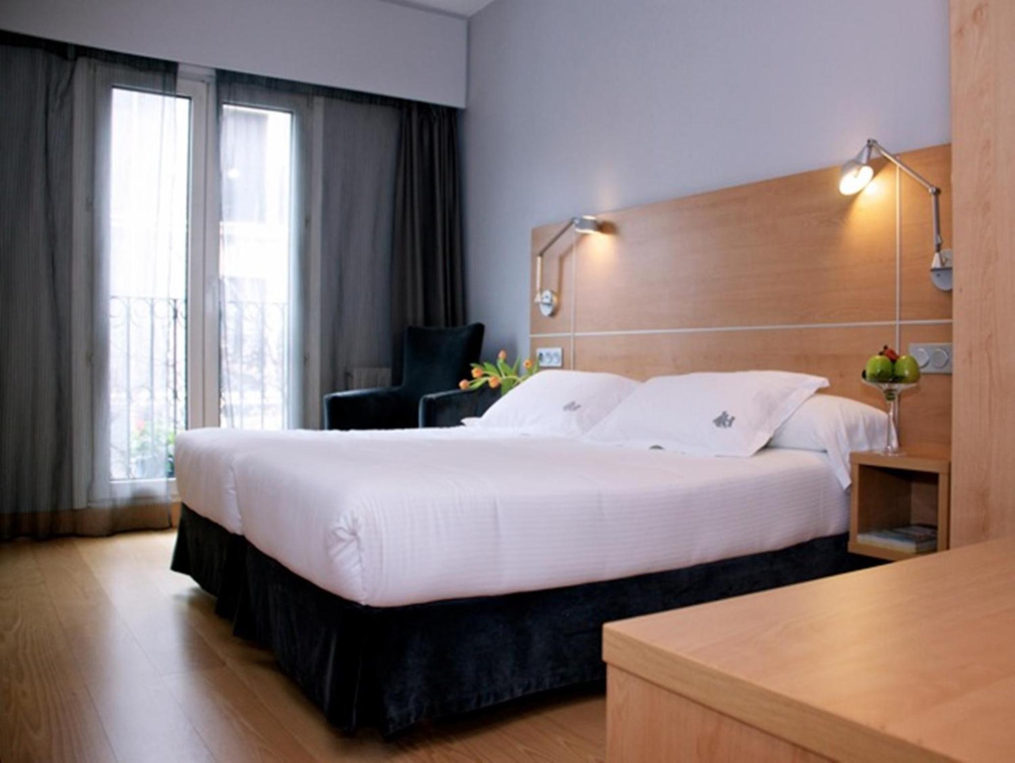 Double or Twin Room - Photo 9