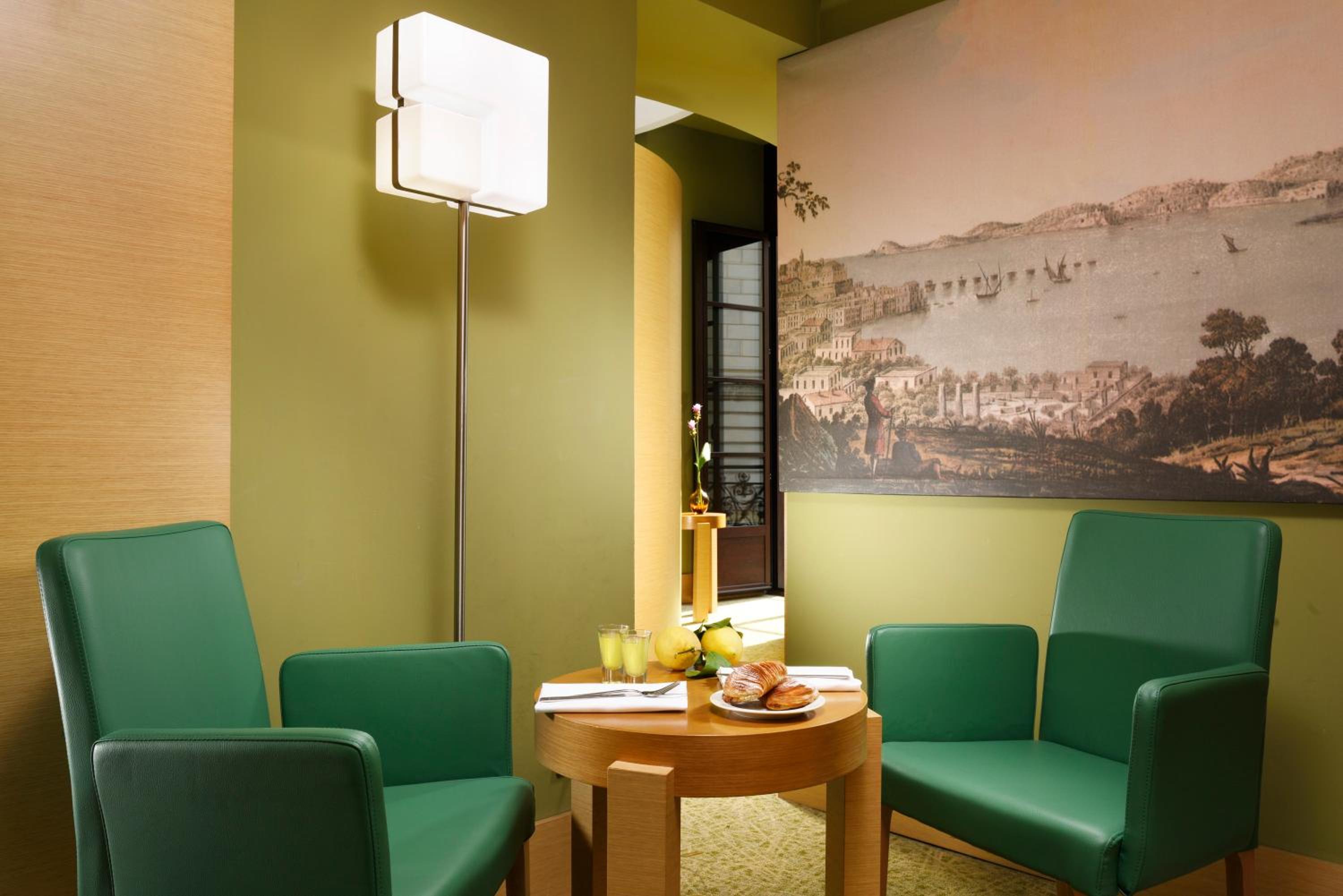 Suite - Photo 7