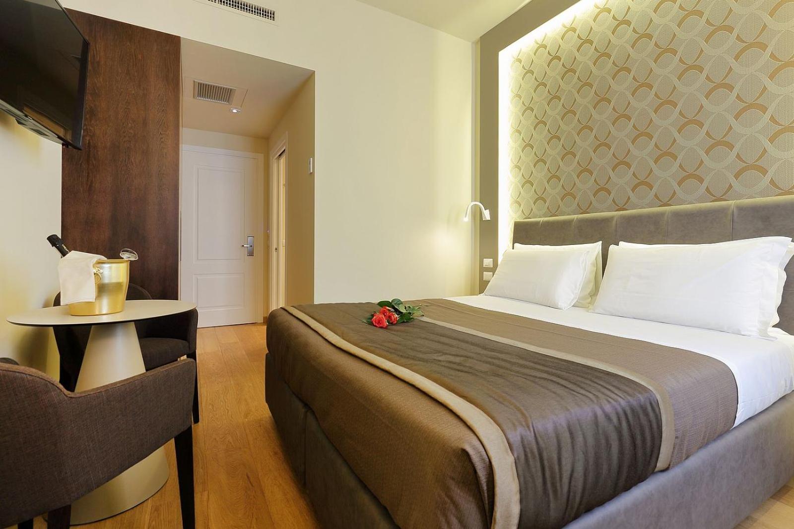 Double Room with Private Bathroom photo 2
