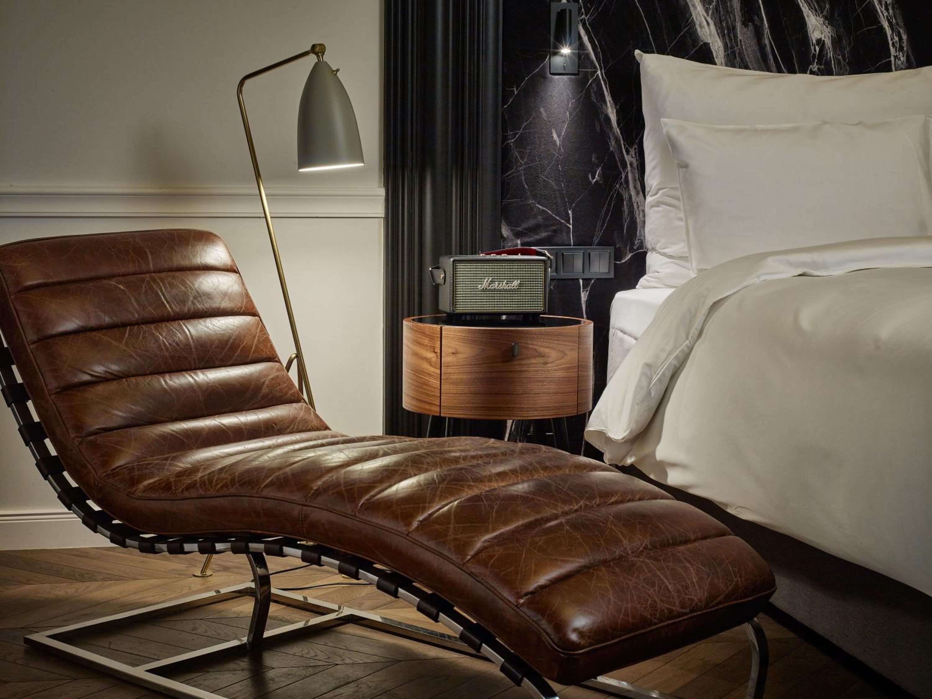 Deluxe Suite with Park View - Photo 3