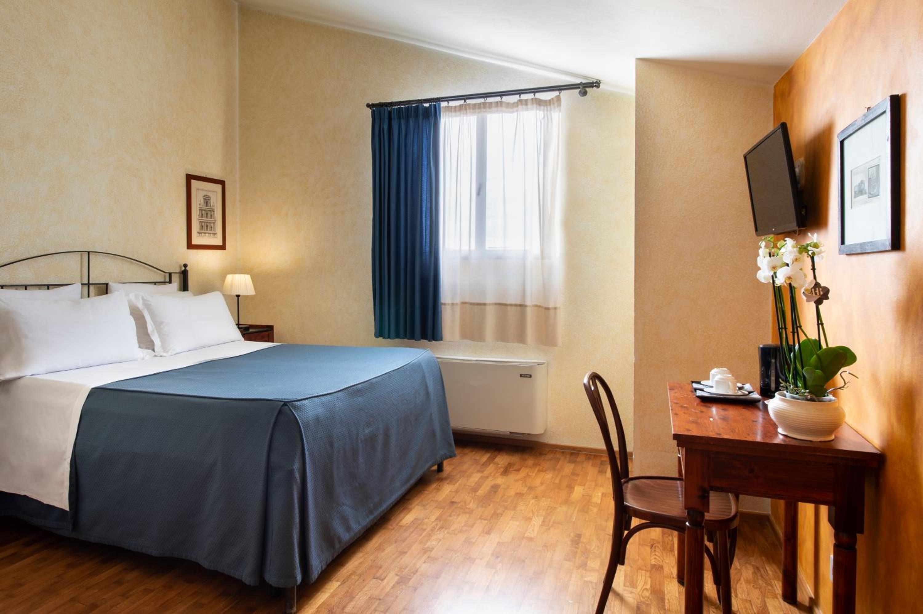 Double Room - Photo 4