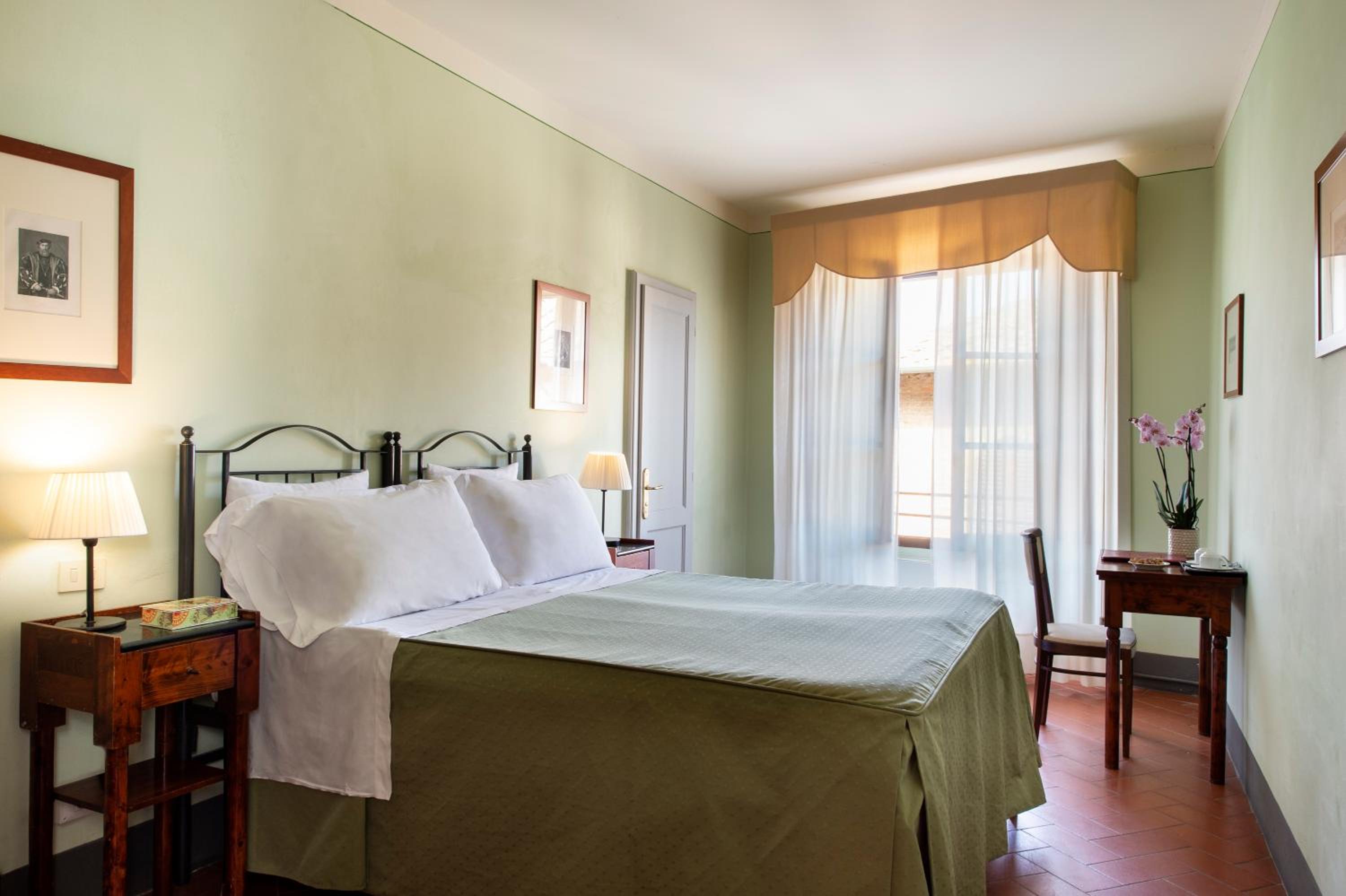 Double Room - Photo 10