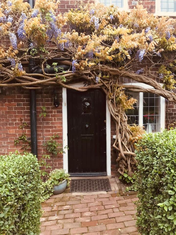 Four-Bedroom House photo 2