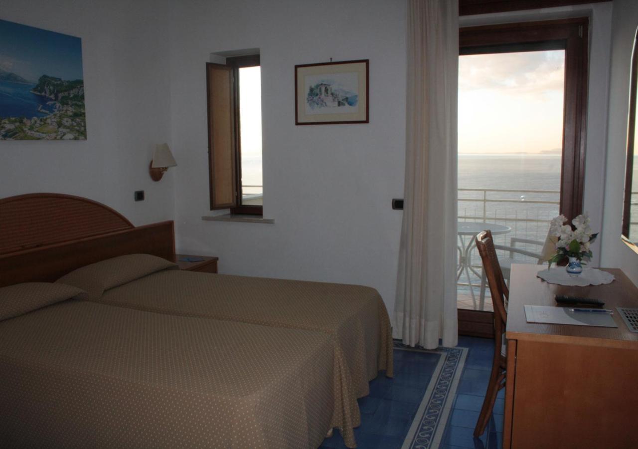 Standard Twin Room with Balcony and Sea View - Photo 1