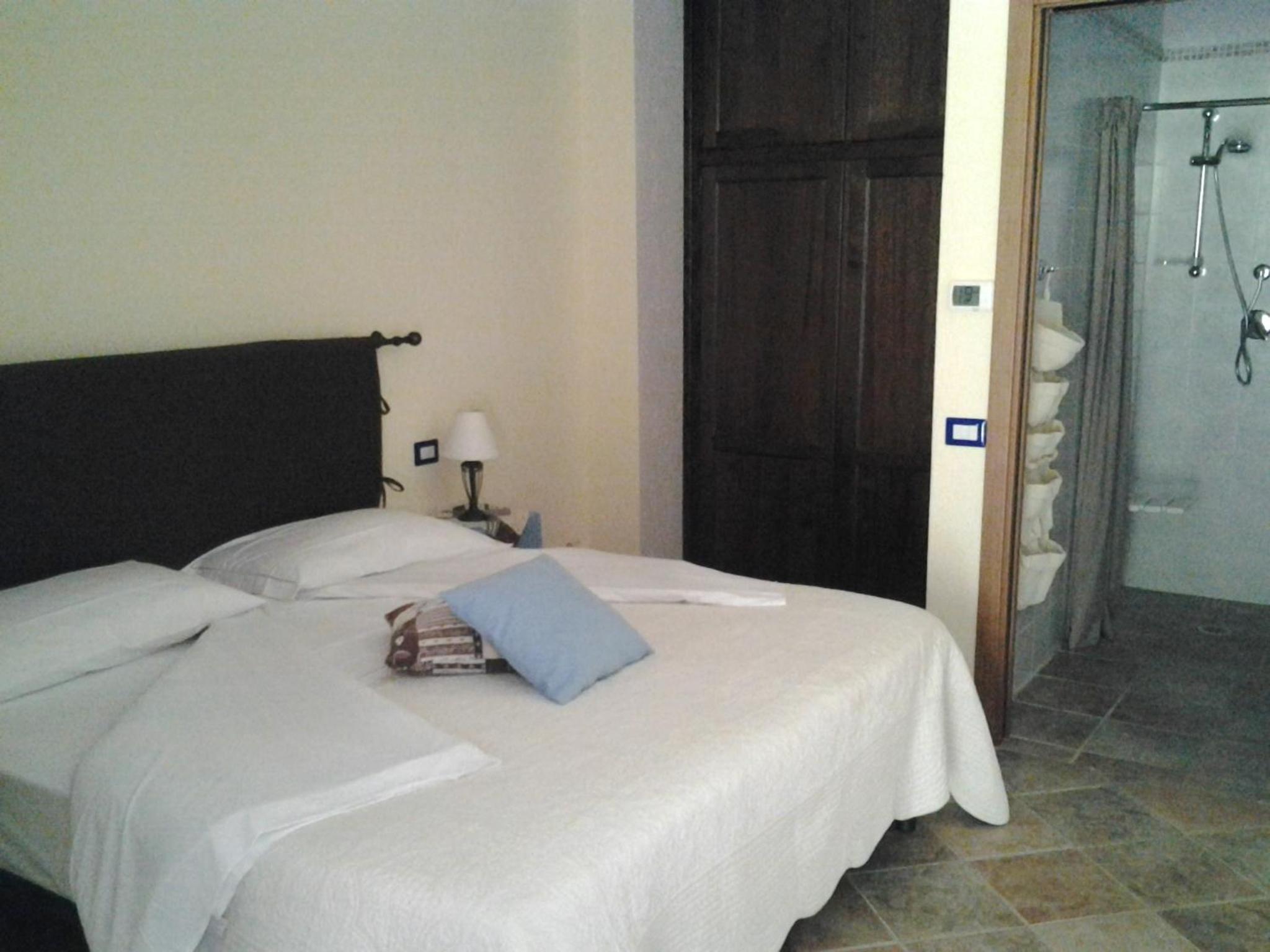 Double Room - Photo 5