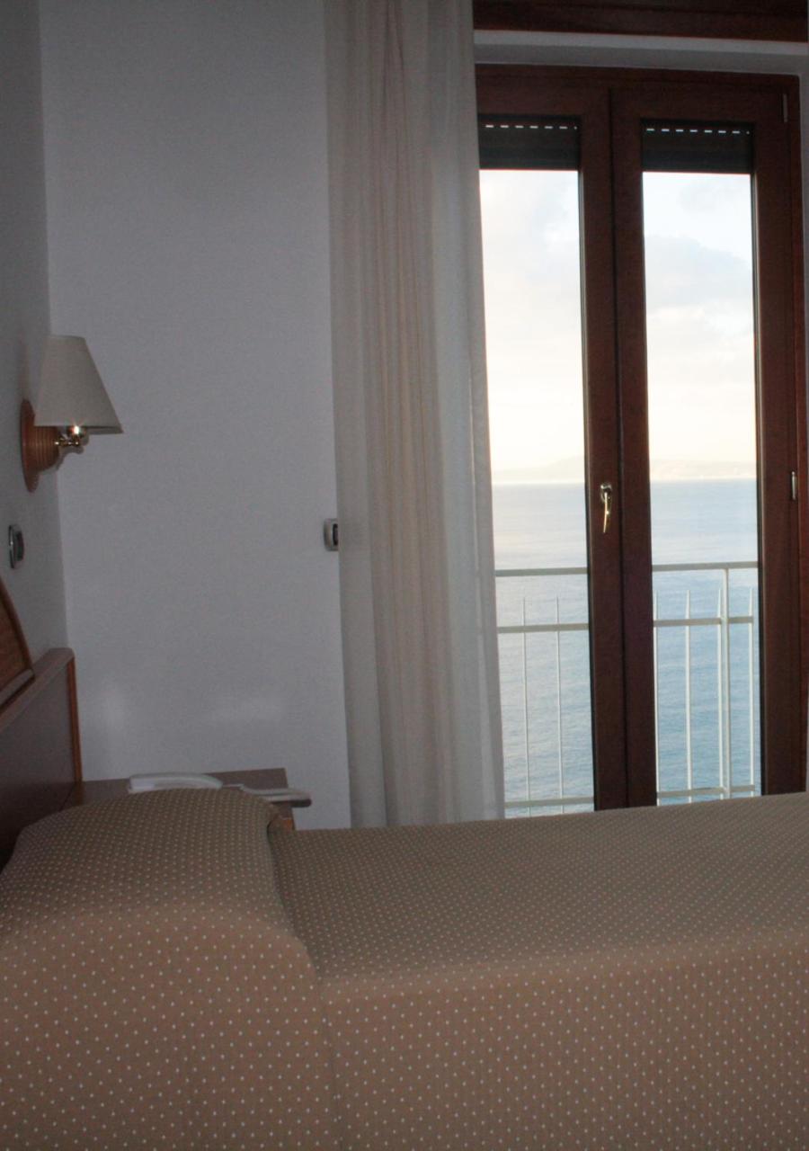 Single Room with Sea View photo 3