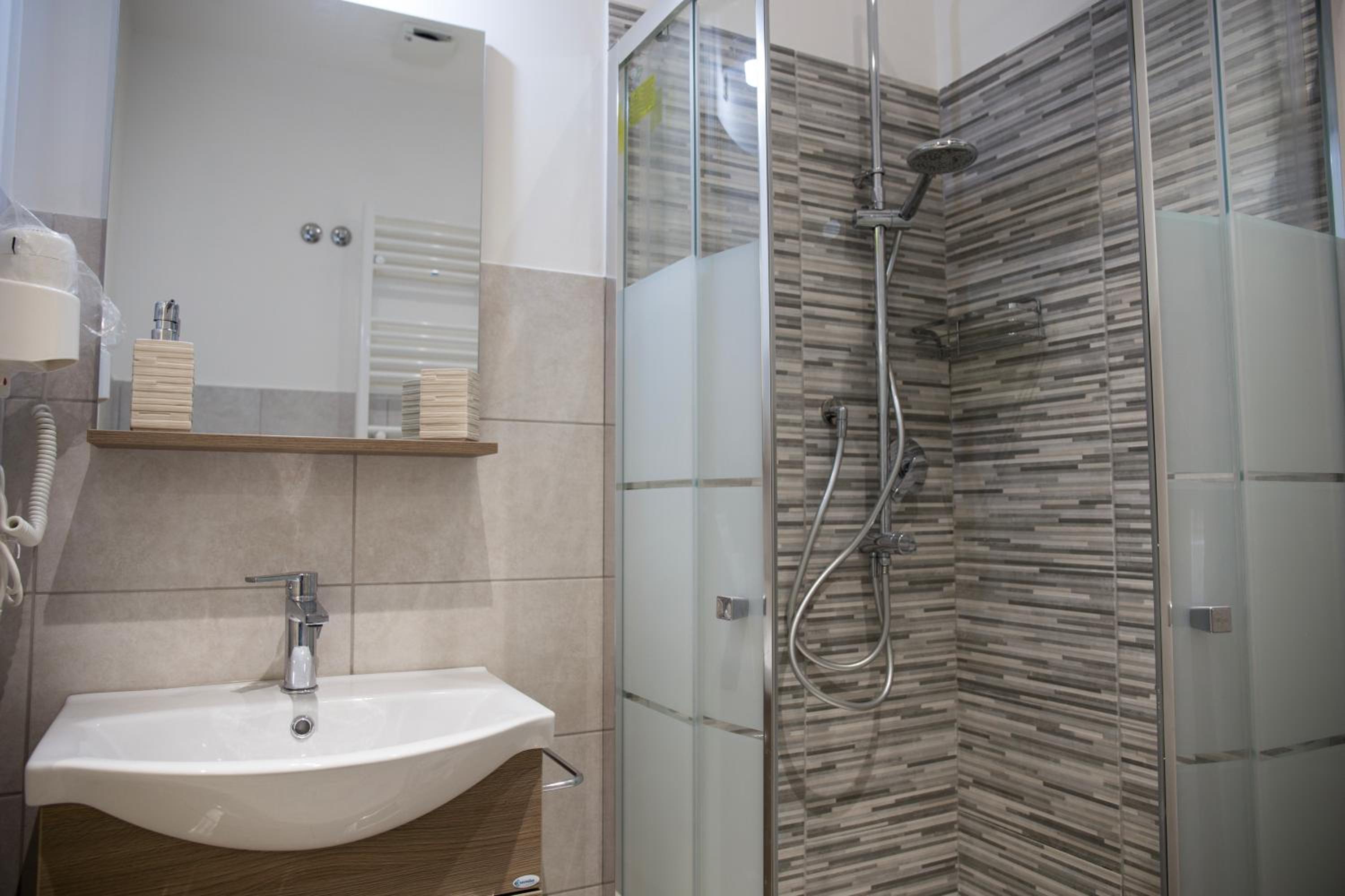 Family Room with Private Bathroom photo 3
