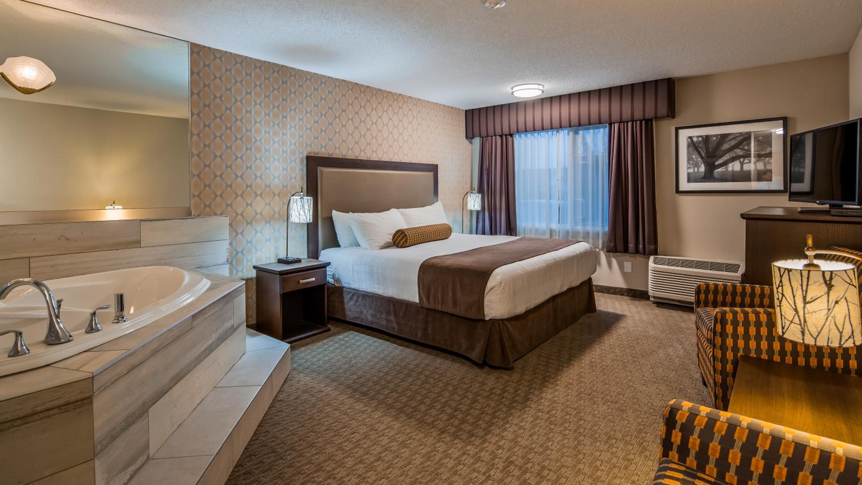 King Room with Jacuzzi - Non-Smoking - Photo 1