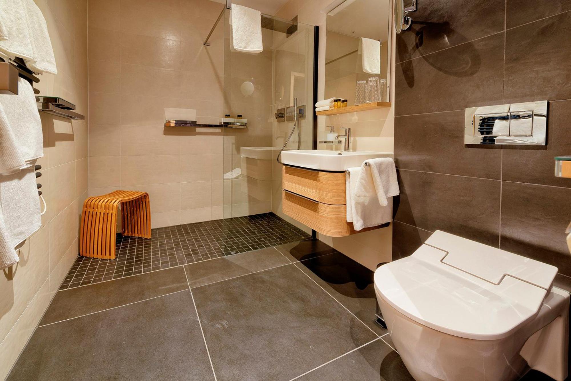 Deluxe Double Room with Balcony - Photo 3