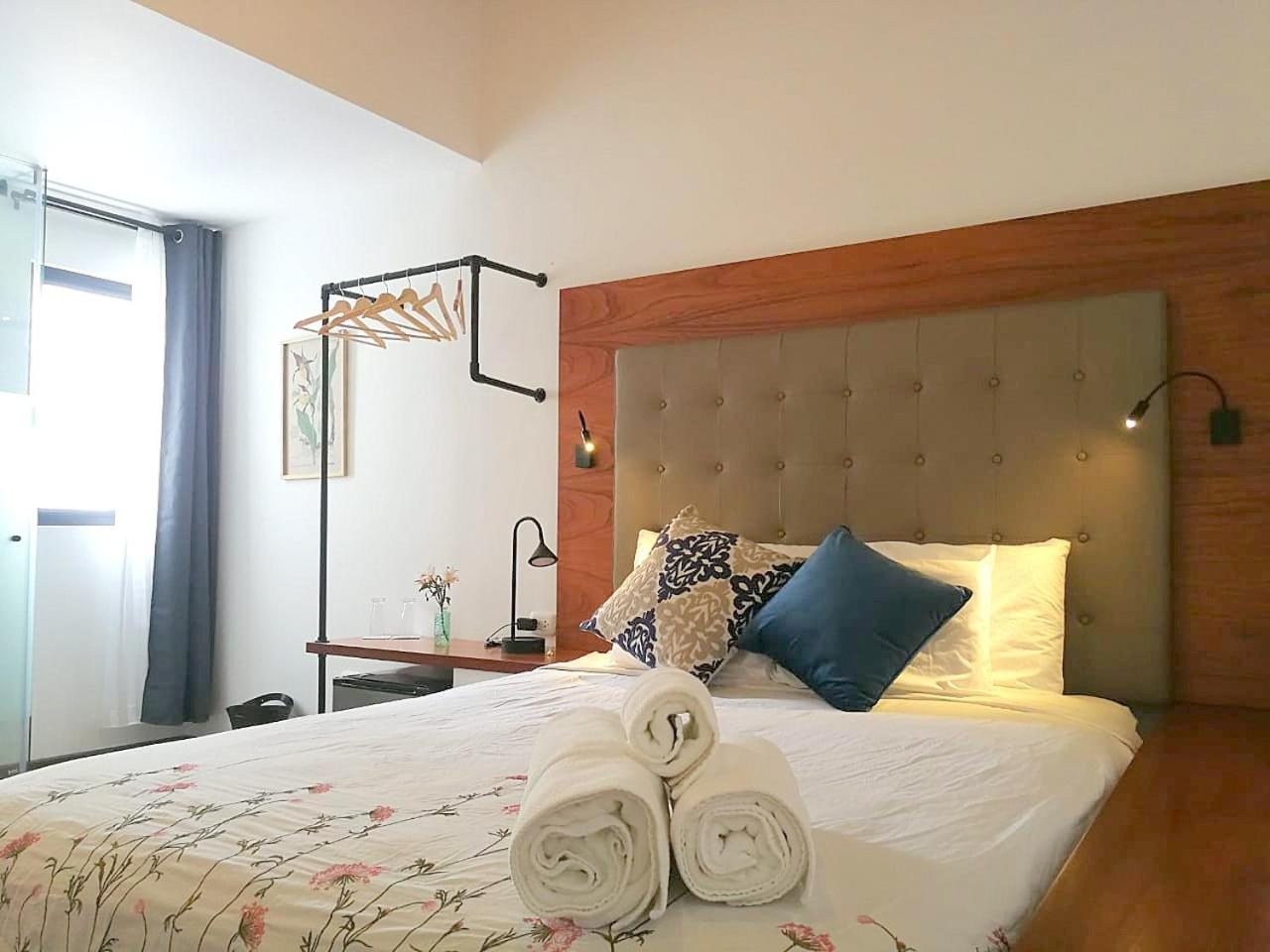 Queen Room photo 2