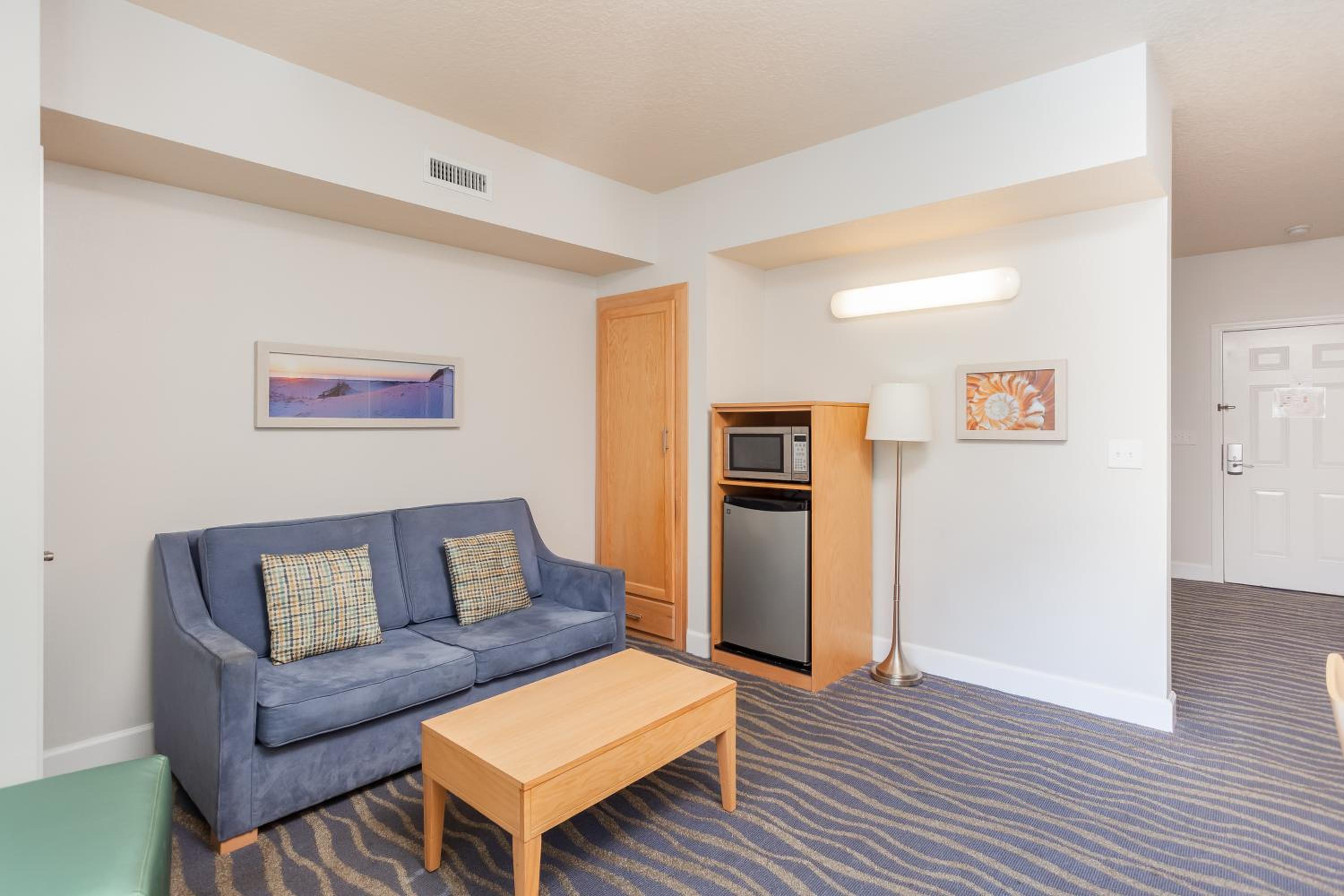 Queen Suite - Photo 9