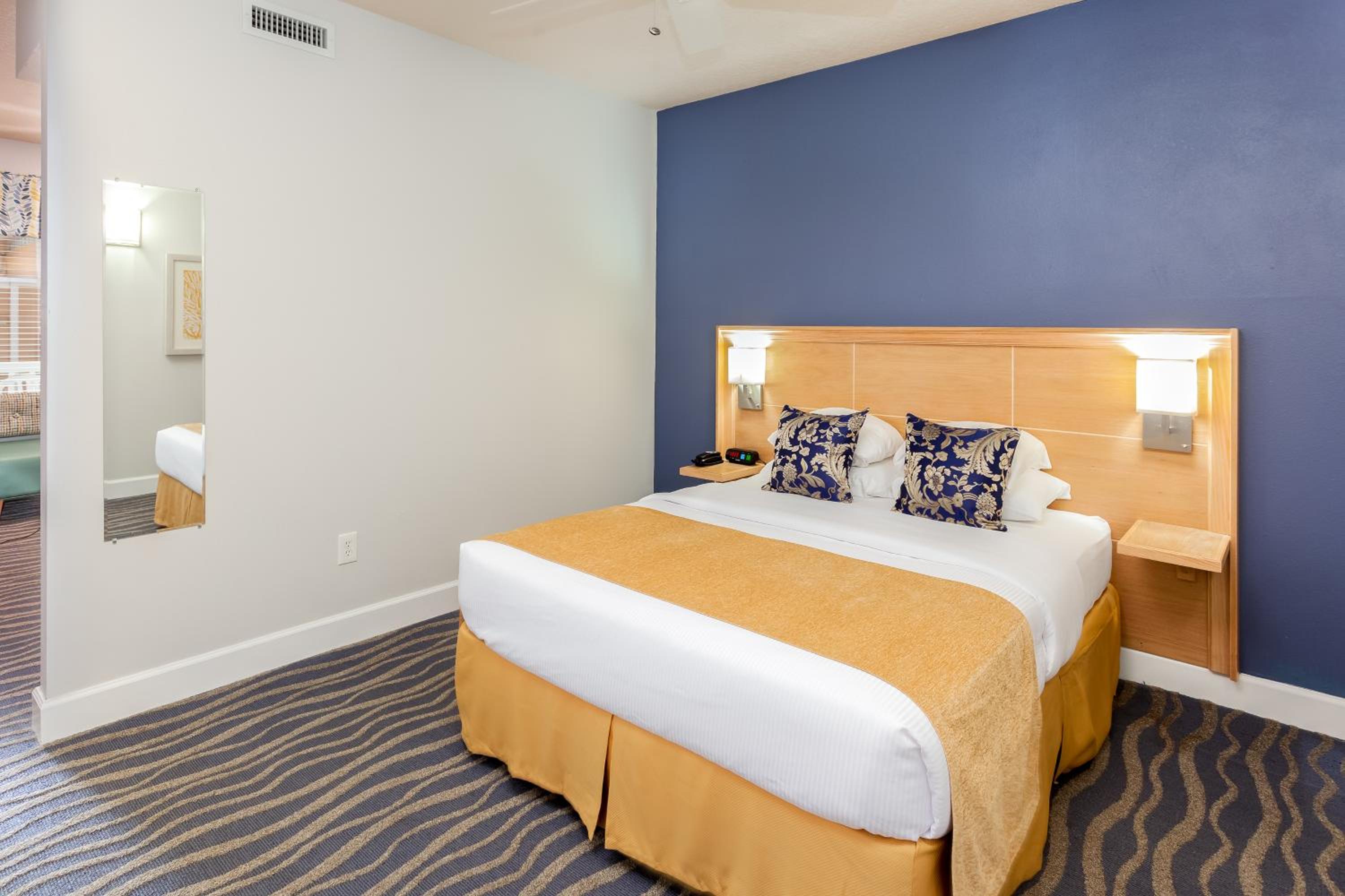 Queen Suite - Photo 3