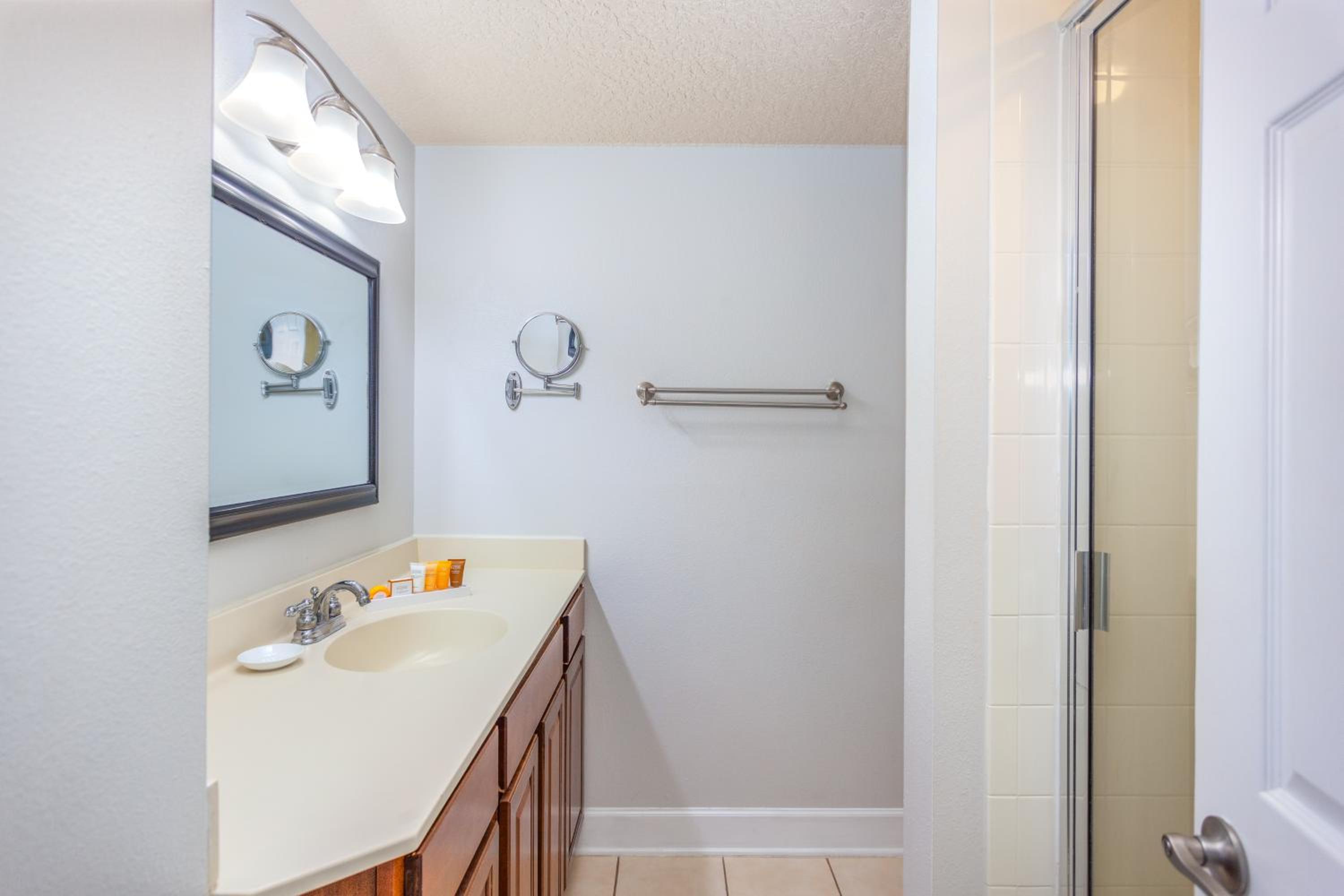 Superior Suite with Sea View - Photo 4