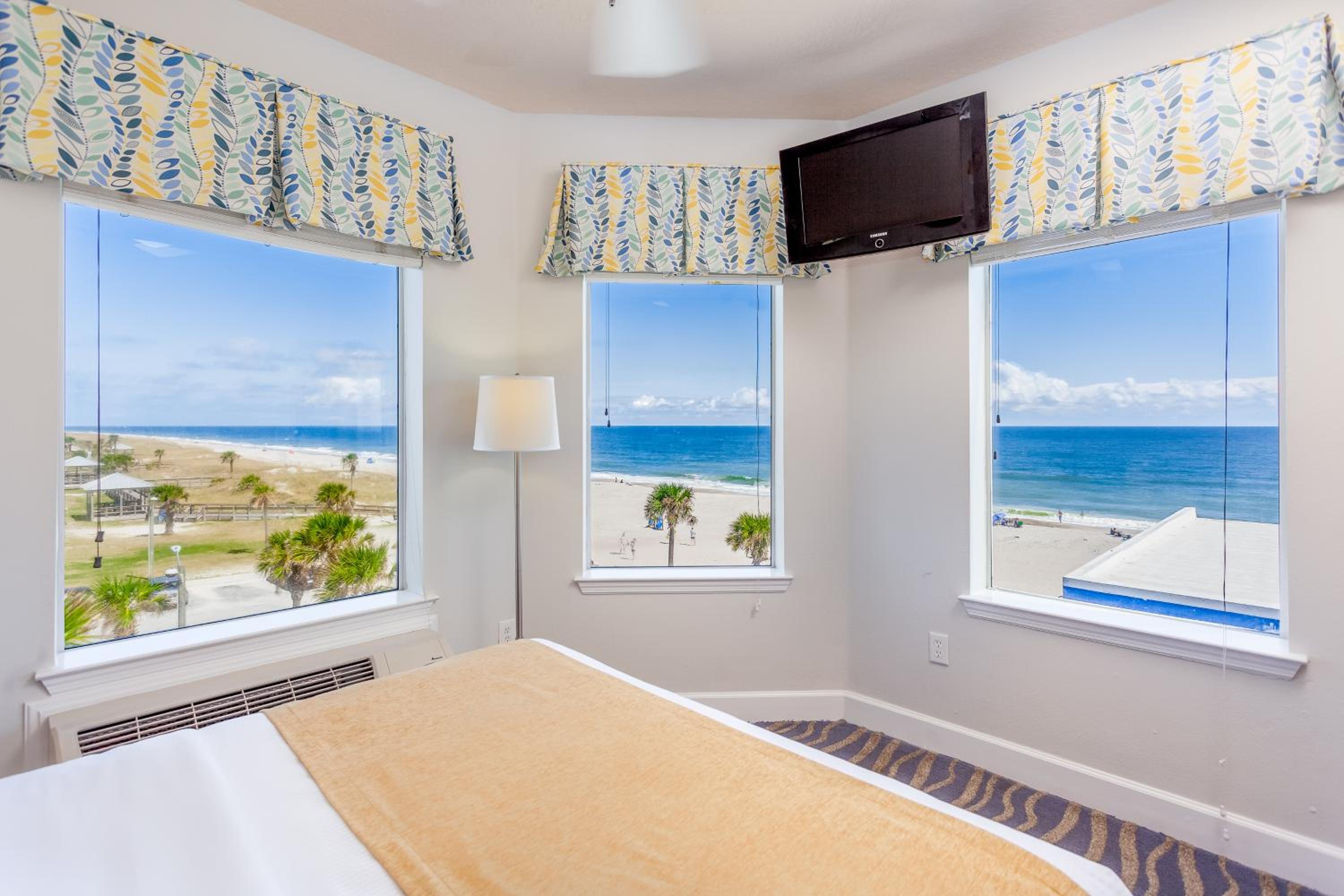 Superior Suite with Sea View - Photo 5