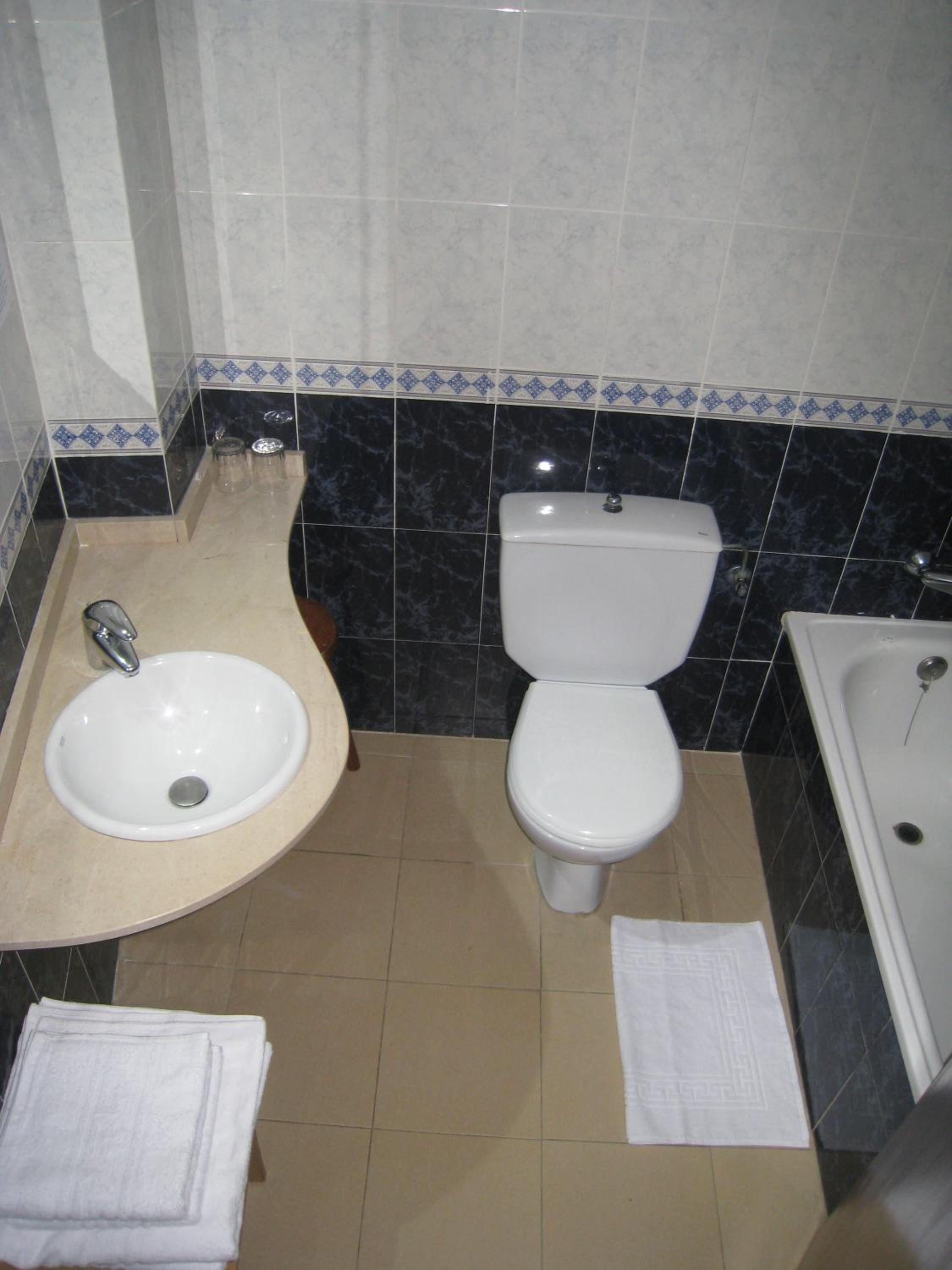 Double or Twin Room - Photo 10