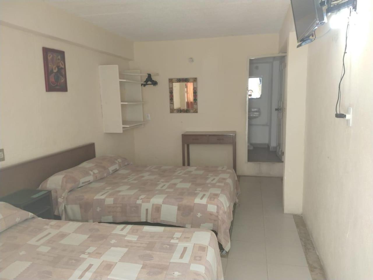 Quarto Duplo Standard com Duas Camas de Casal